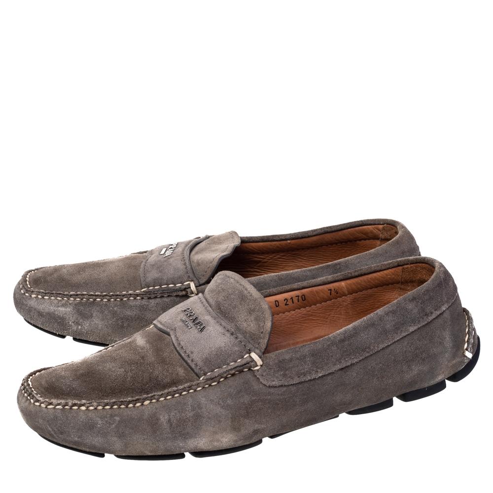 Prada Grey Suede Slip on Loafers Size 41.5 In Good Condition For Sale In Dubai, Al Qouz 2