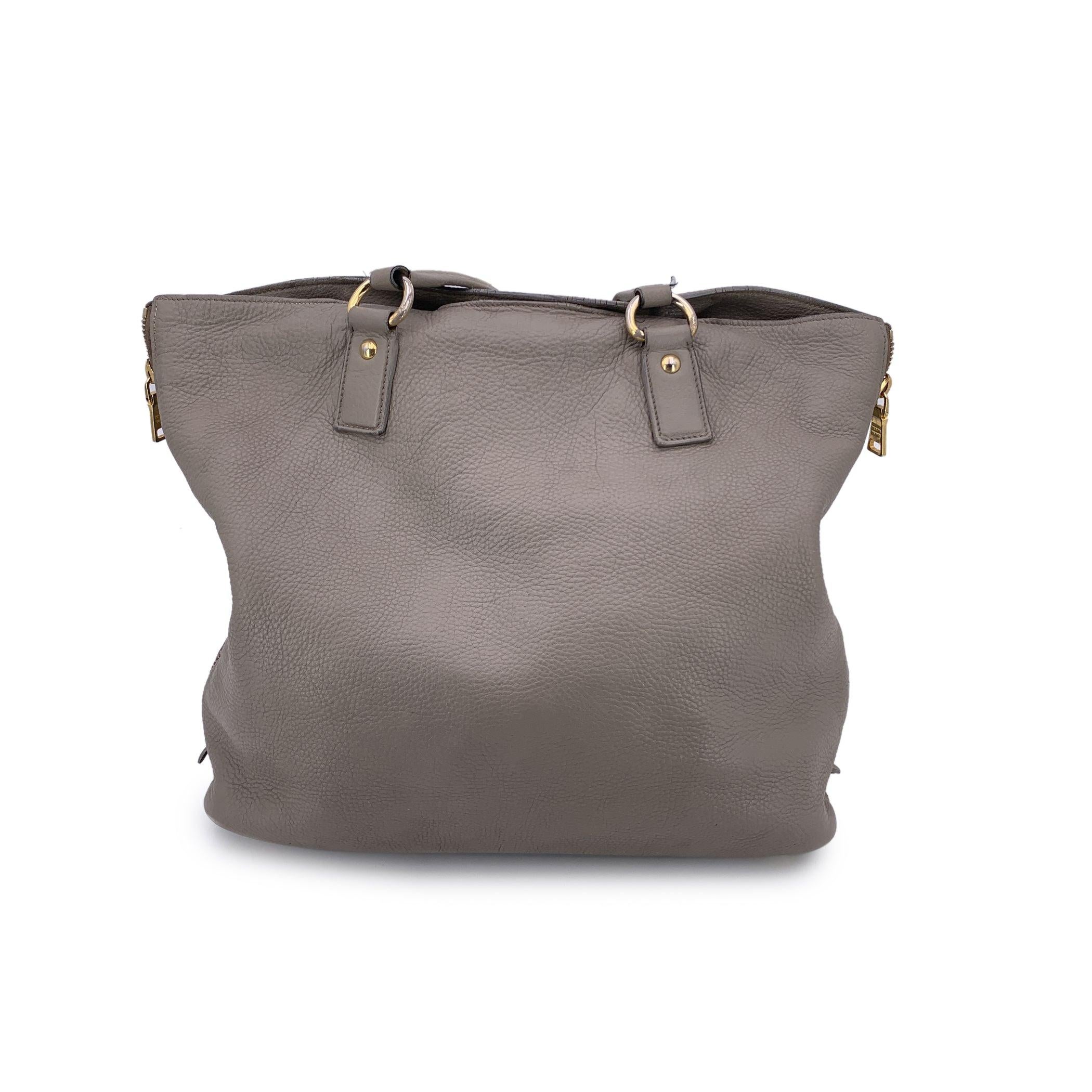 Prada Gris Taupe Leather Tote Satchel Shopping Bag Bon état - En vente à Rome, Rome
