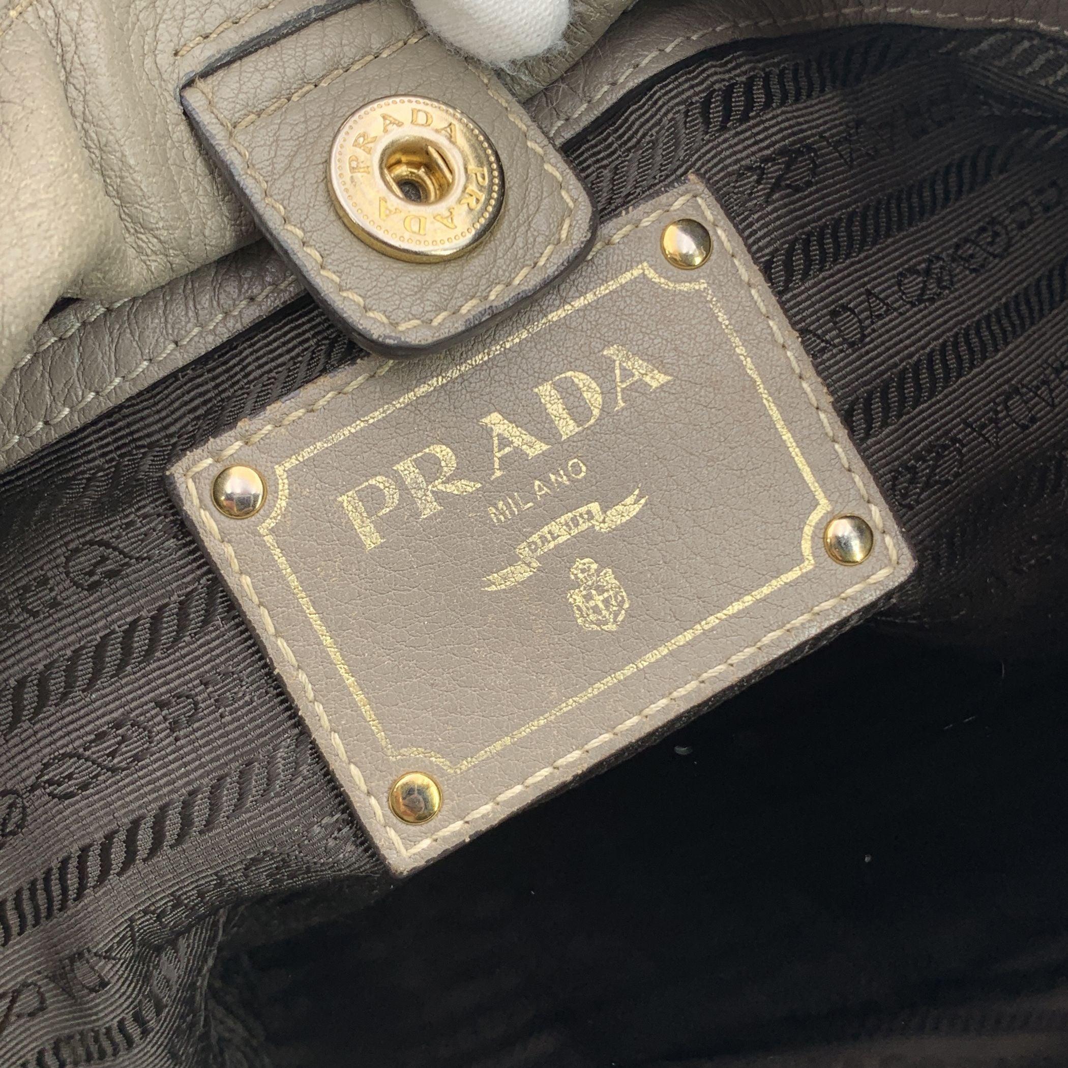 Prada Gris Taupe Leather Tote Satchel Shopping Bag Pour femmes en vente