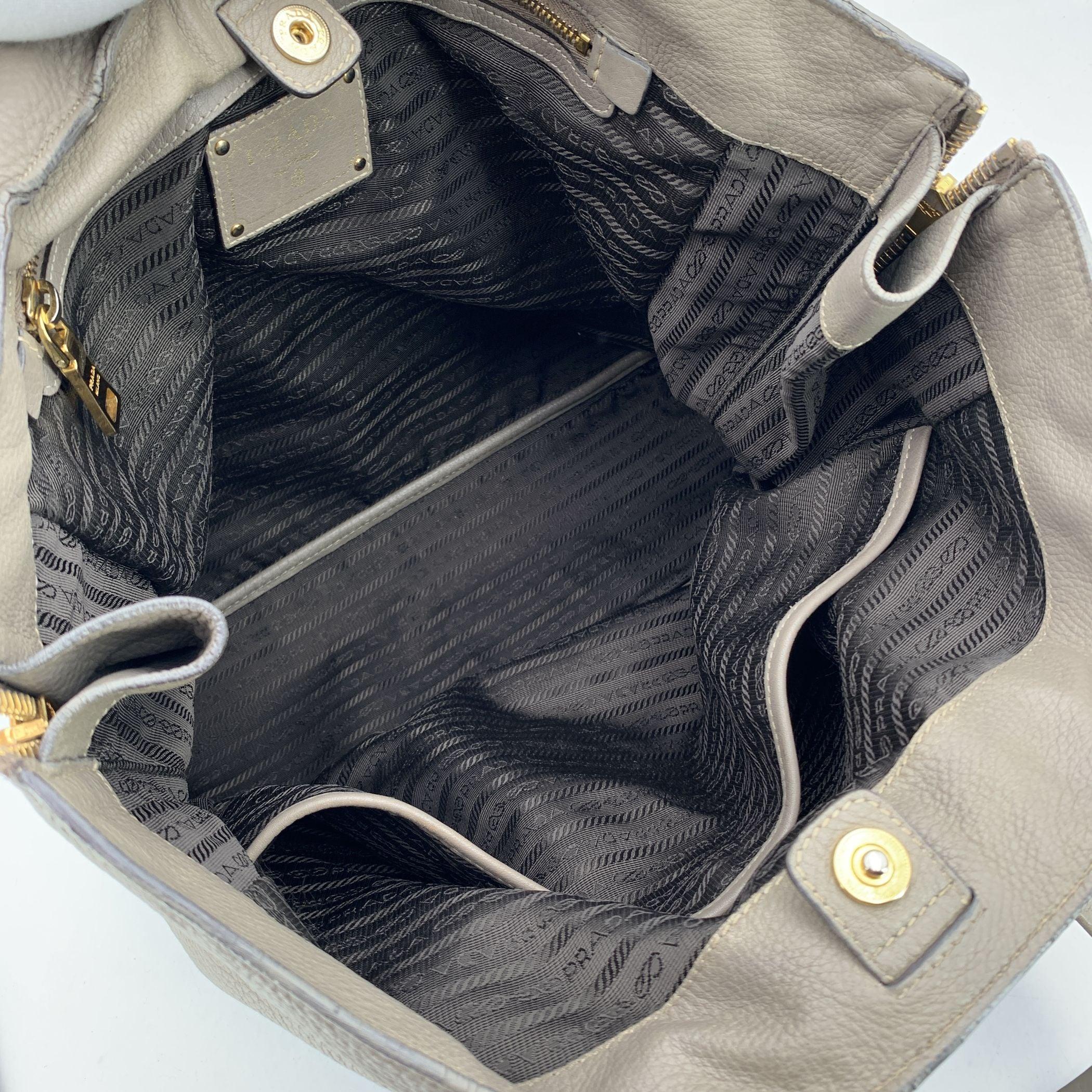 Prada Gris Taupe Leather Tote Satchel Shopping Bag en vente 1