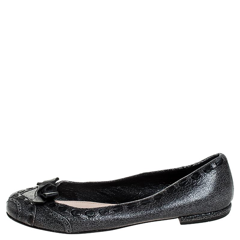 Prada Grey Textured Leather Bow Ballet Flats Size 39.5 For Sale at 1stDibs
