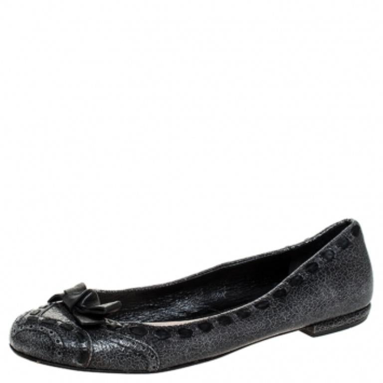 Ballerines en cuir texturé gris avec nœud Taille 39.5 Pour femmes en vente