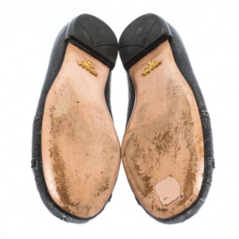 Ballerines en cuir texturé gris avec nœud Taille 39.5 en vente 3