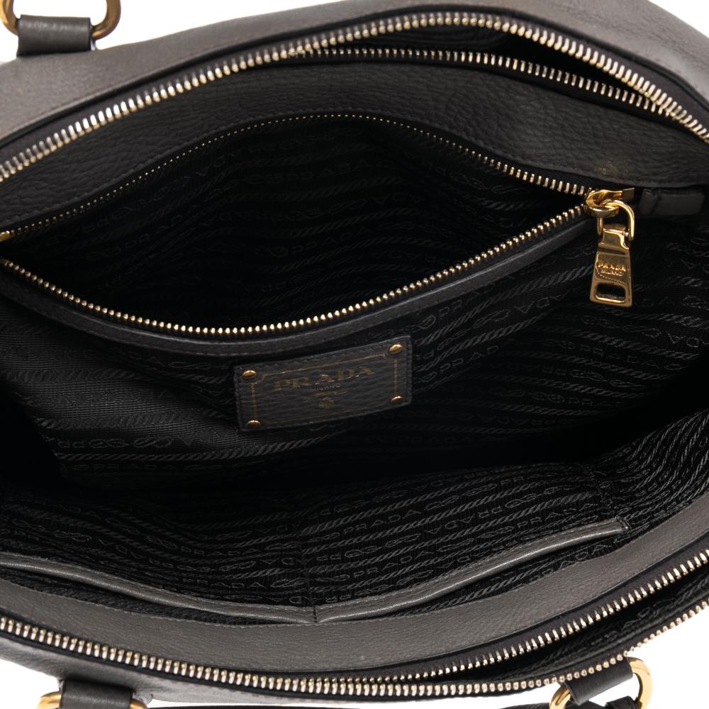 Prada Vitello Daino Graue Shopper-Tasche aus Leder mit doppeltem Reißverschluss 2