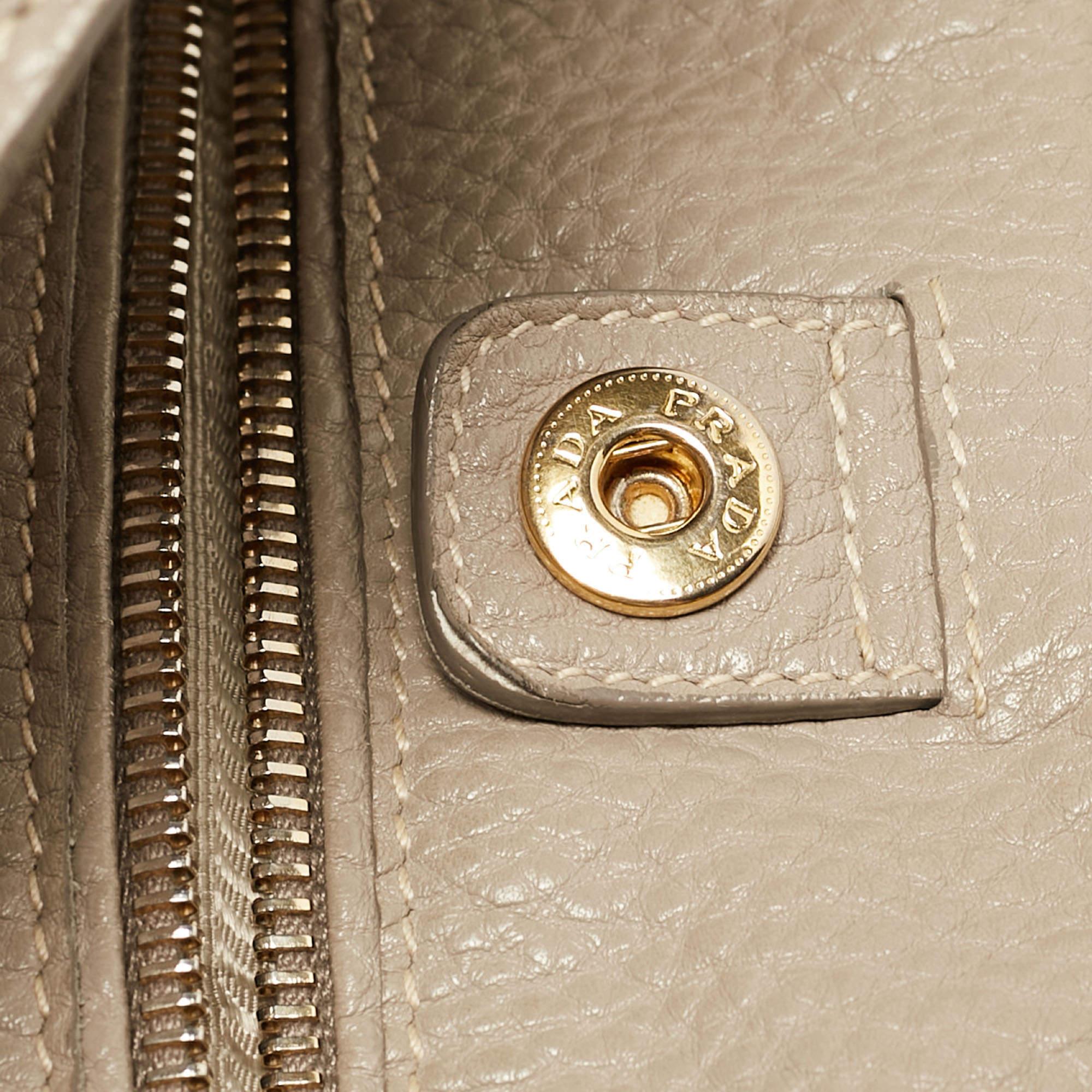 Prada Grey Vitello Daino Leather Side Pocket Zip Hobo For Sale 15