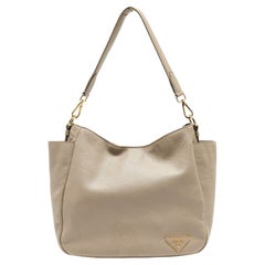 Prada Grau Vitello Daino Leder Side Pocket Reißverschluss Hobo aus Leder