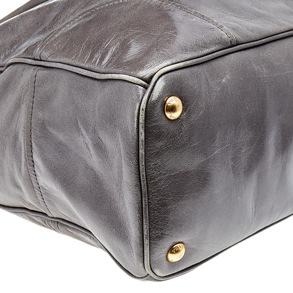 Prada Grey Vitello Shine Leather Top Handle Bag In Good Condition In Dubai, Al Qouz 2