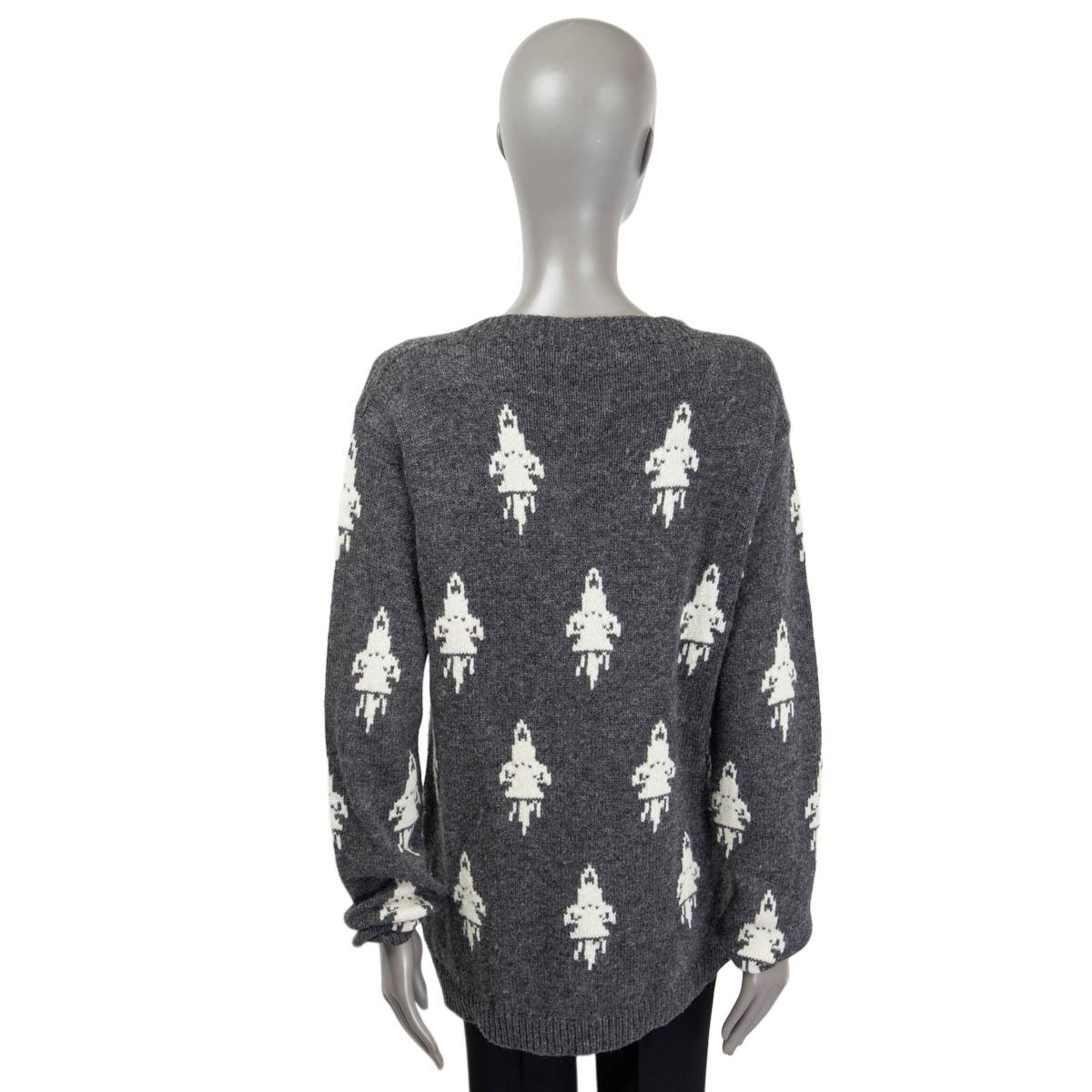 100% authentic Prada oversized long rocket knit sweater in grey and off-white pure shetland wool (please note content tag is missing). Drop shoulders and extra long sleeves. Has been worn and is in excellent condition. 

Spring/summer 2016 mens
