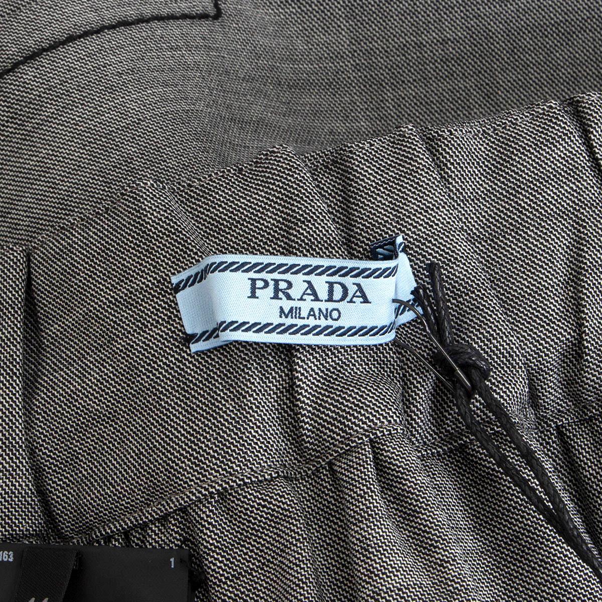 PRADA grey wool 2017 PLEATED GABERDINE VELCRO WRAP Skirt 44 L In Excellent Condition For Sale In Zürich, CH