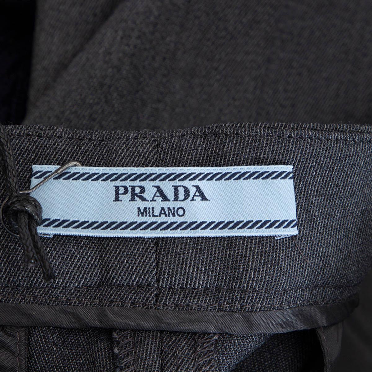 PRADA grey wool RIBBED CUFF Cropped Tapered Pants 42 M In Excellent Condition For Sale In Zürich, CH