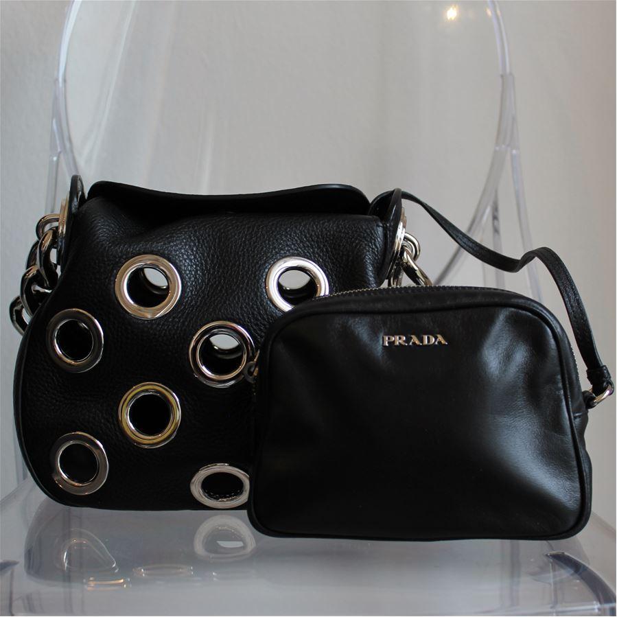 Super cool Prada small bag
Leather
Black color
With hole studs
Chain handle
Black leather interior case
Cm 22 x 16 x 10 (8.7 x 6.3 x 3.9 inches)
Original price: 2450 €
Worldwide express shipping included in the price !