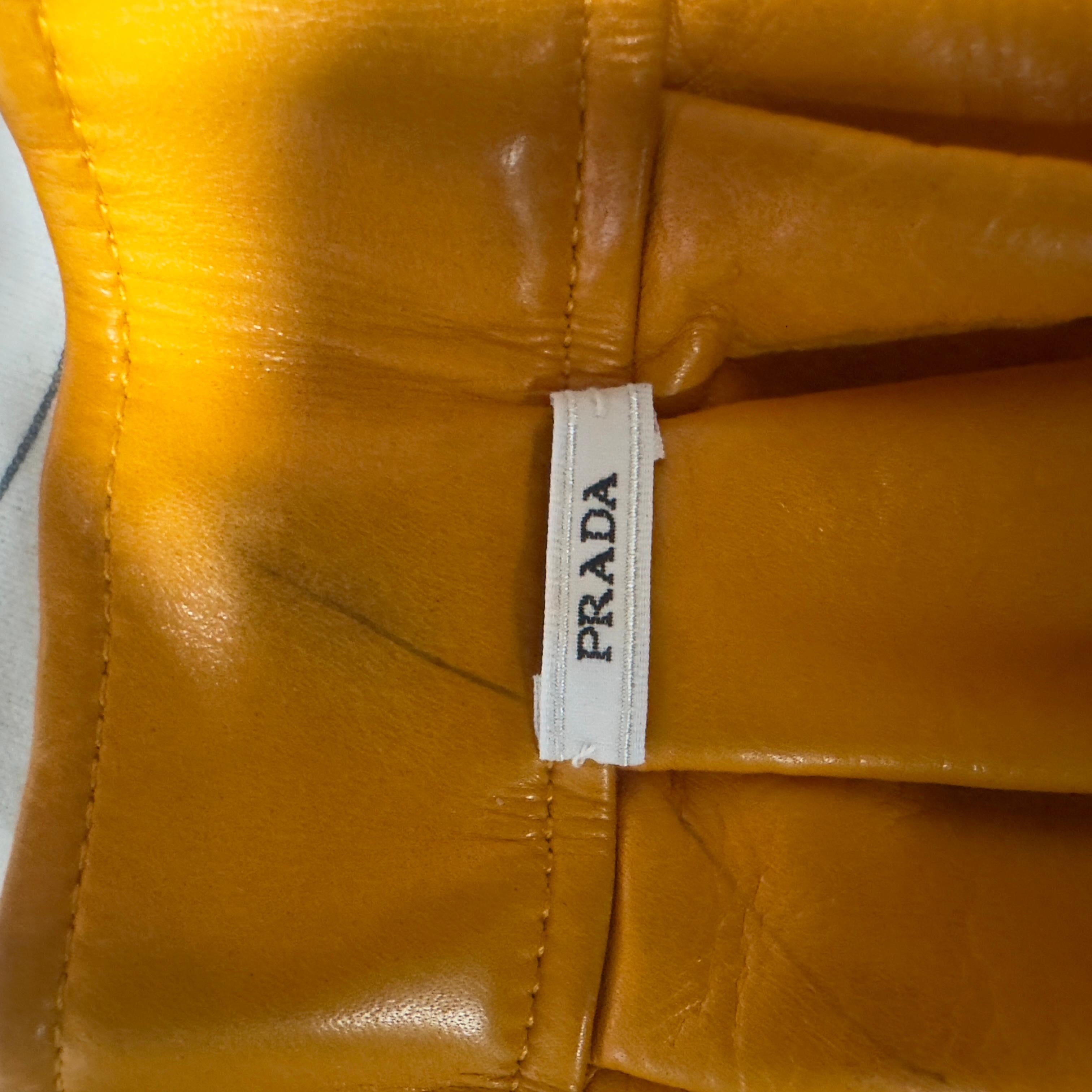 PRADA - Gants Couture en cuir jaune moutarde safran (2010s) en vente 1