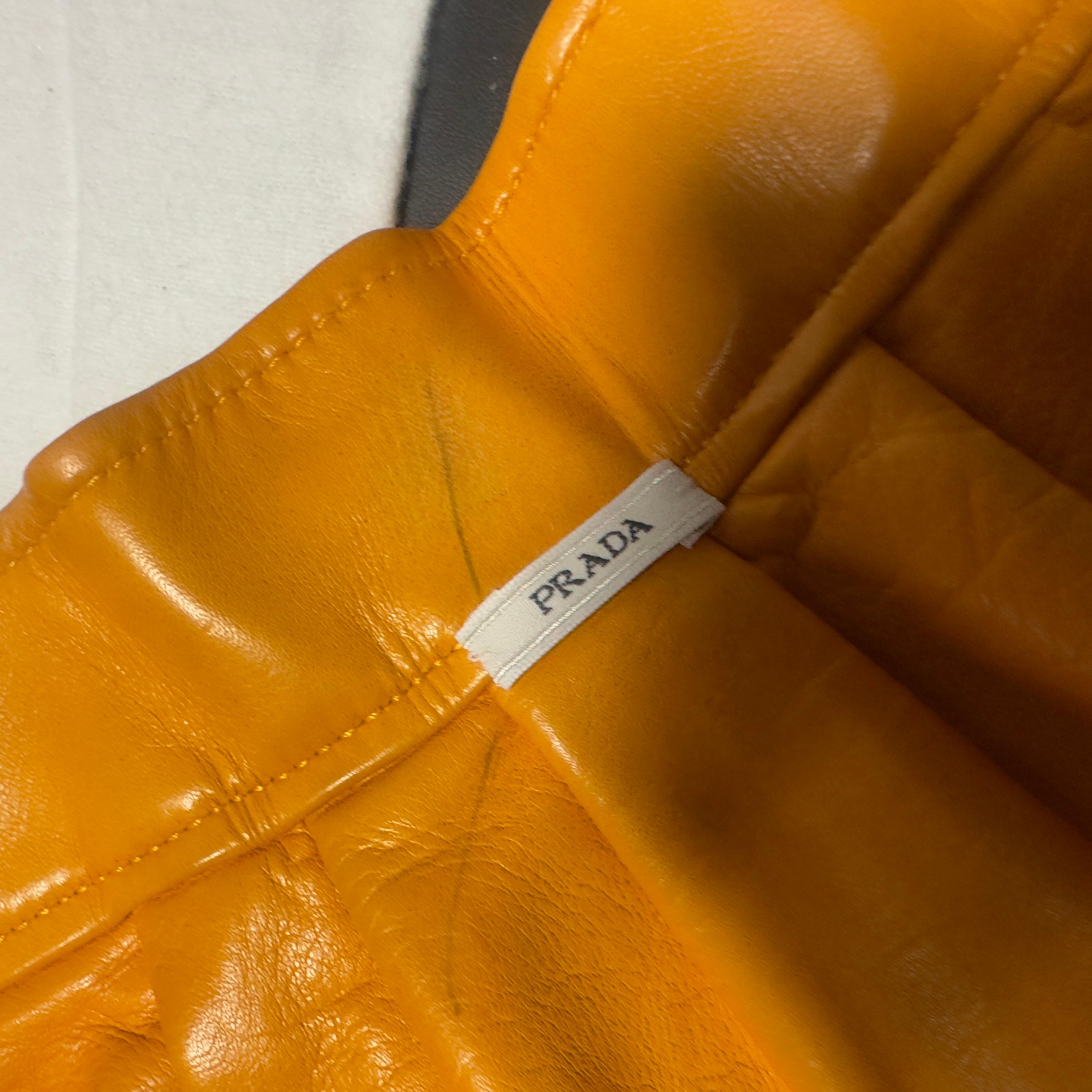 PRADA - Gants Couture en cuir jaune moutarde safran (2010s) en vente 2