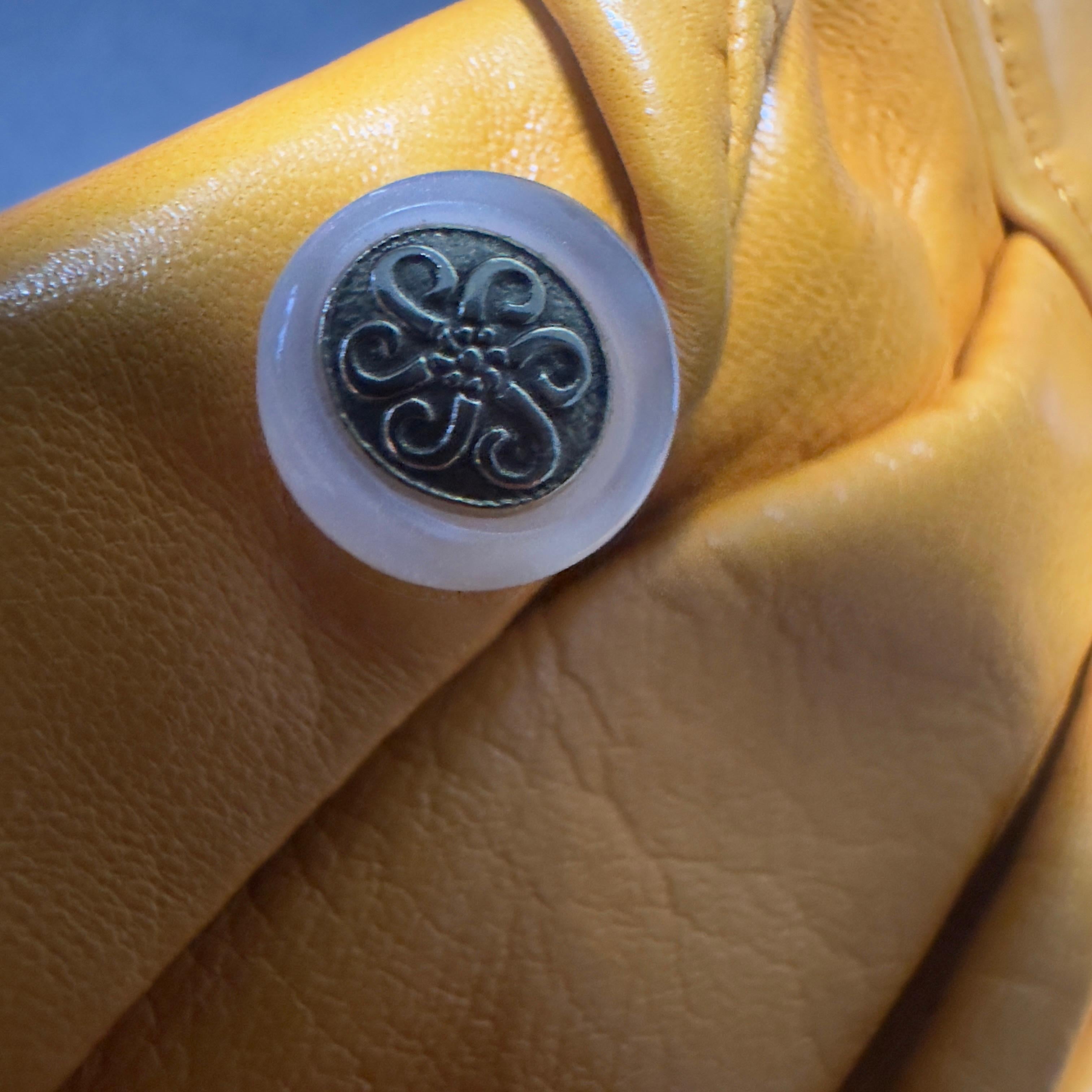 PRADA - Gants Couture en cuir jaune moutarde safran (2010s) en vente 3