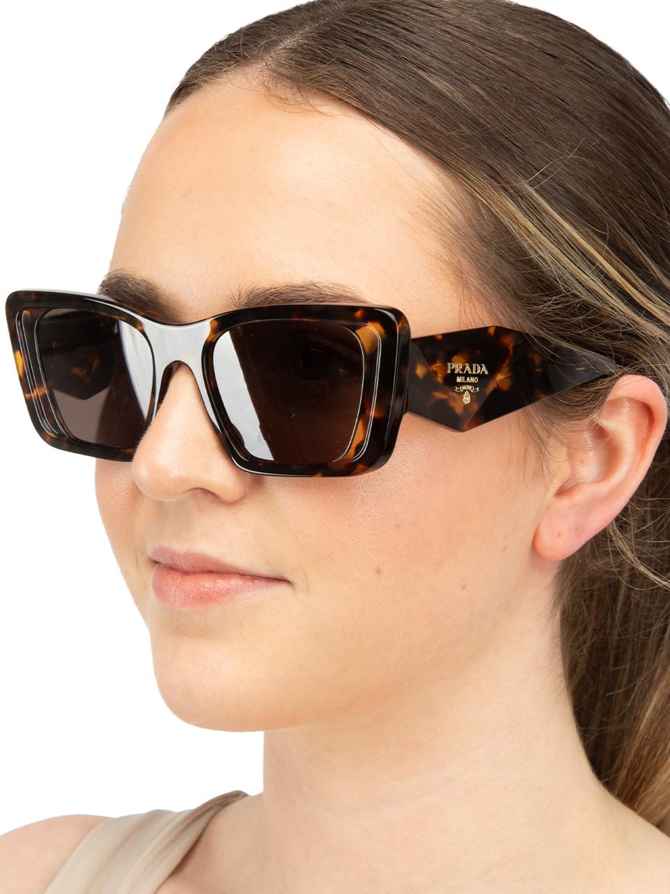 CONDITION is New with tags. No visible wear to sunglasses is evident on this new Prada designer resale item. This item comes with original packaging.
 

 
 Details
 
 
 Model: 0PR 08YS
 
 Havana Honey
 
 Acetate
 
 Butterfly sunglasses
 
 Dark brown