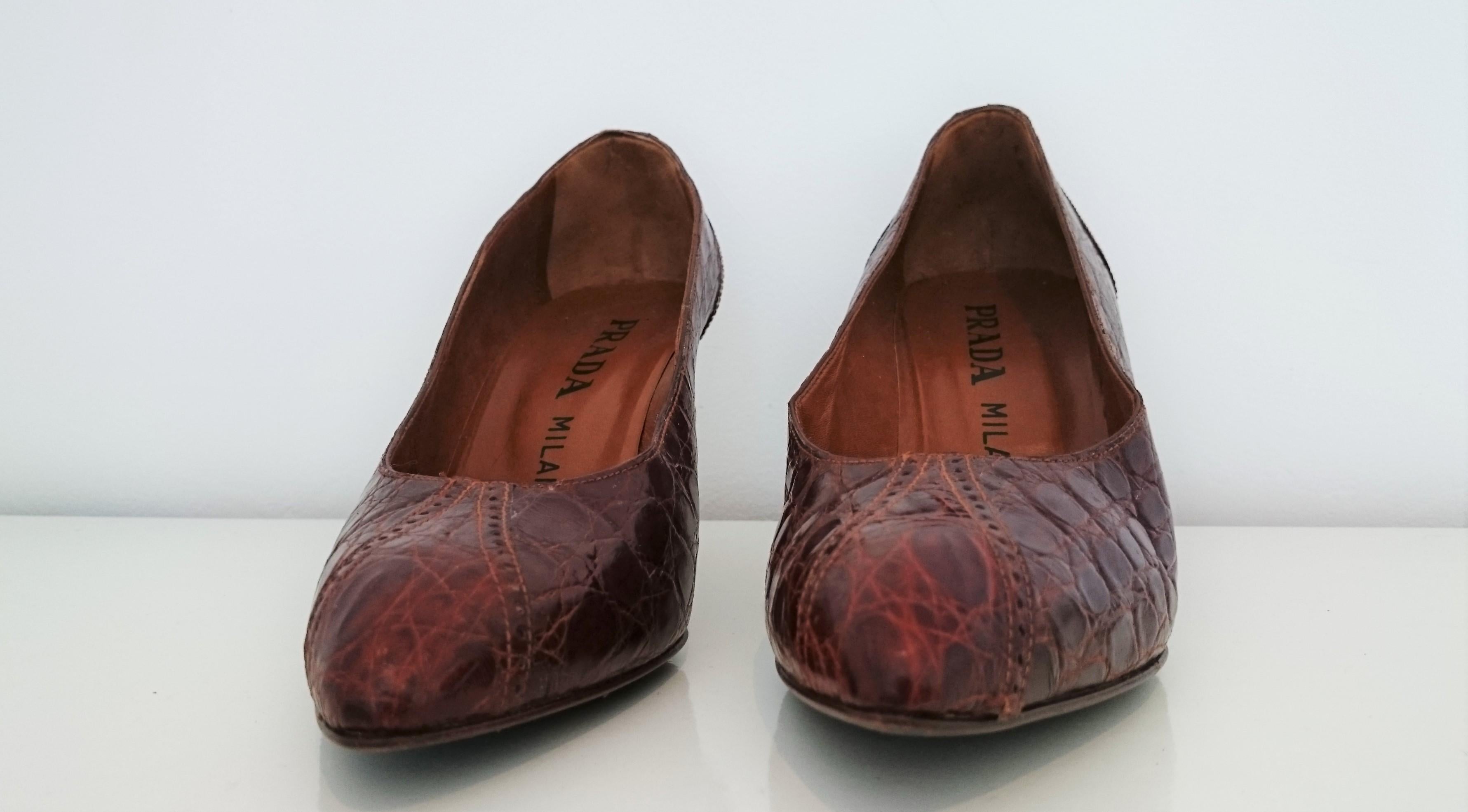 Prada Heels in Wild Crocodile Brown Leather with Wood Sole.
Beautiful crafted design by hand.
Great conditions.
Heel height: 7.5 cm
Size: 39 1/2 (EU)
Made in italy