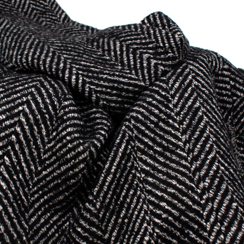 Prada Fischgrätenmuster Tweed Langer Mantel mit Cinch-Taille im Angebot 5