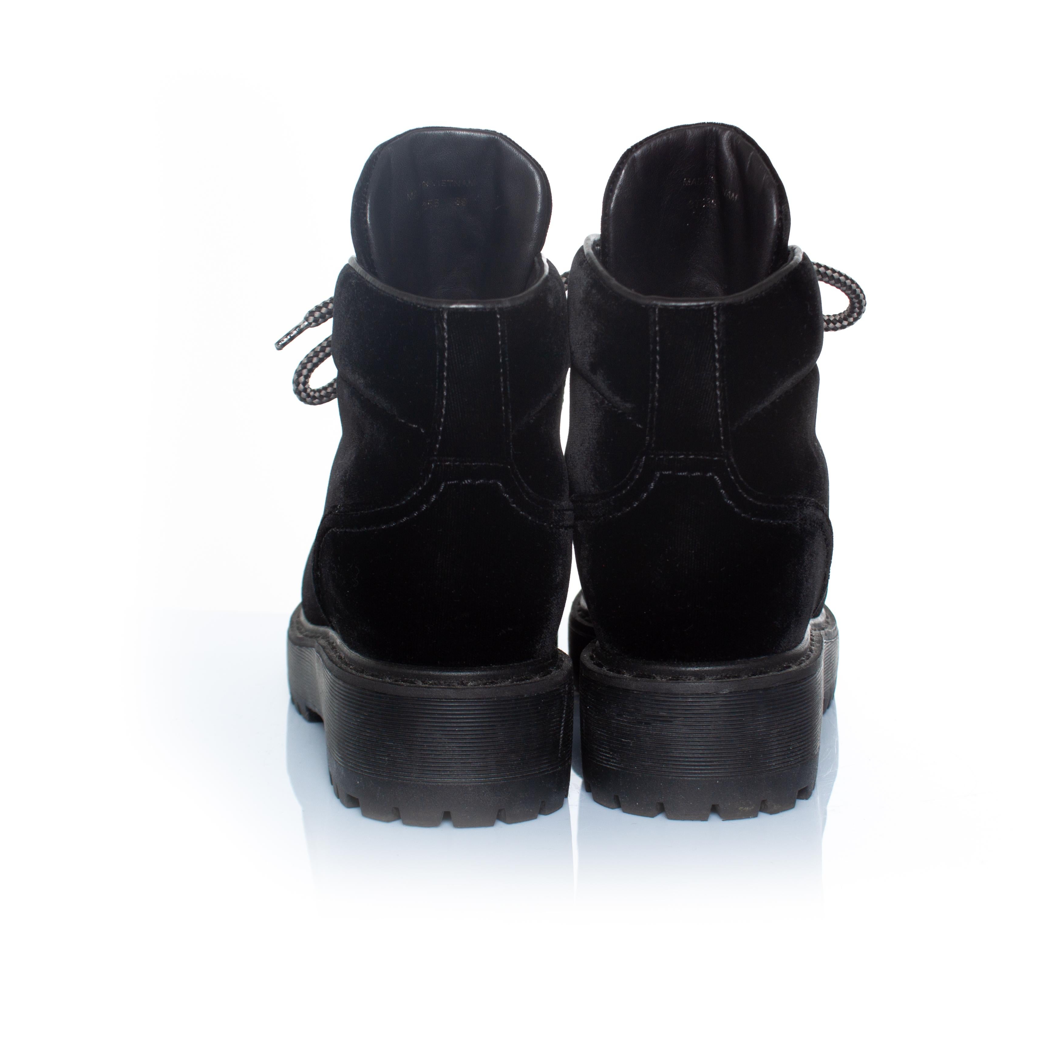Prada, Hicking boots in black velvet 2
