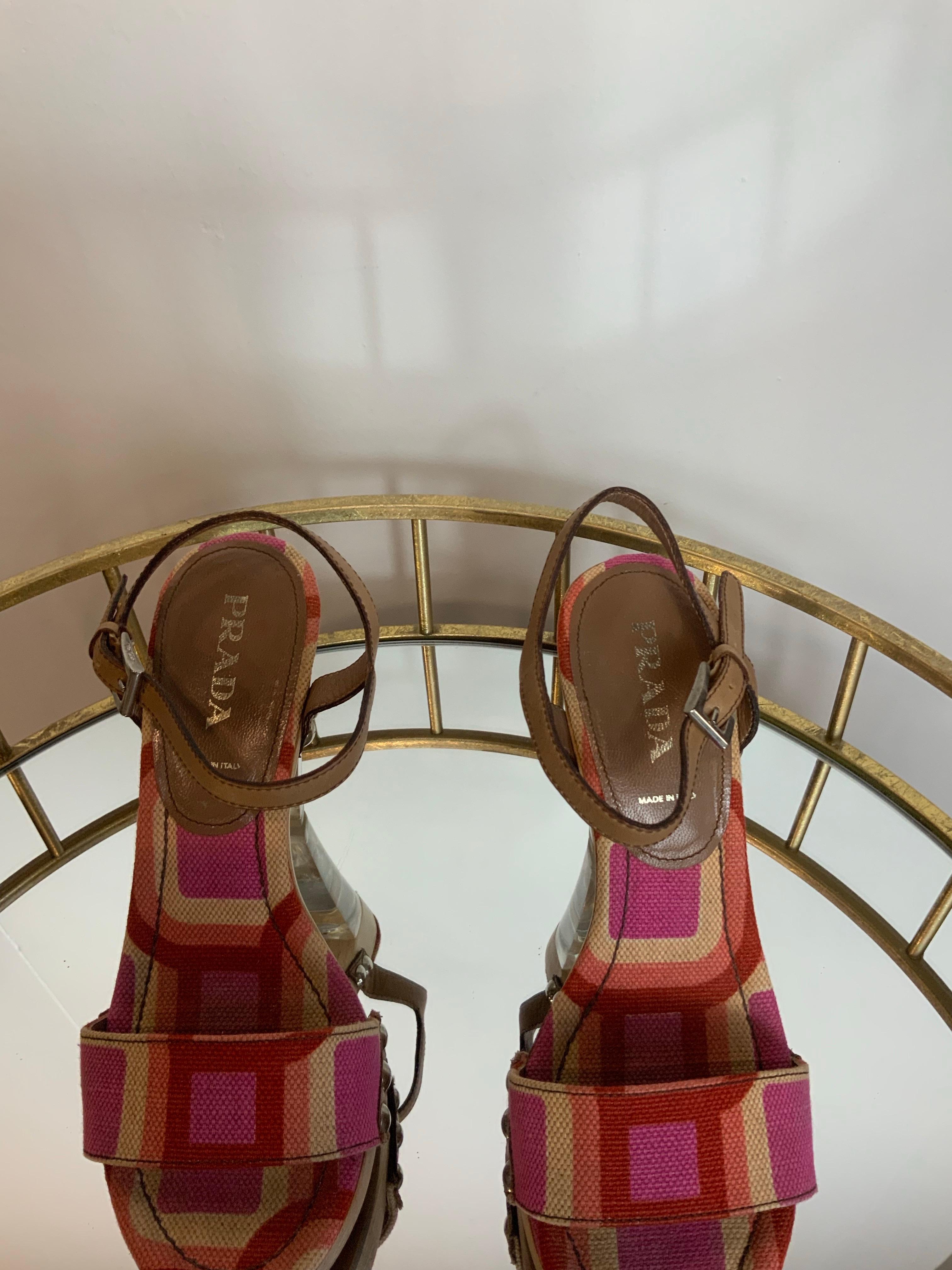 Marrone Sandali con tacco alto di Prada in vendita