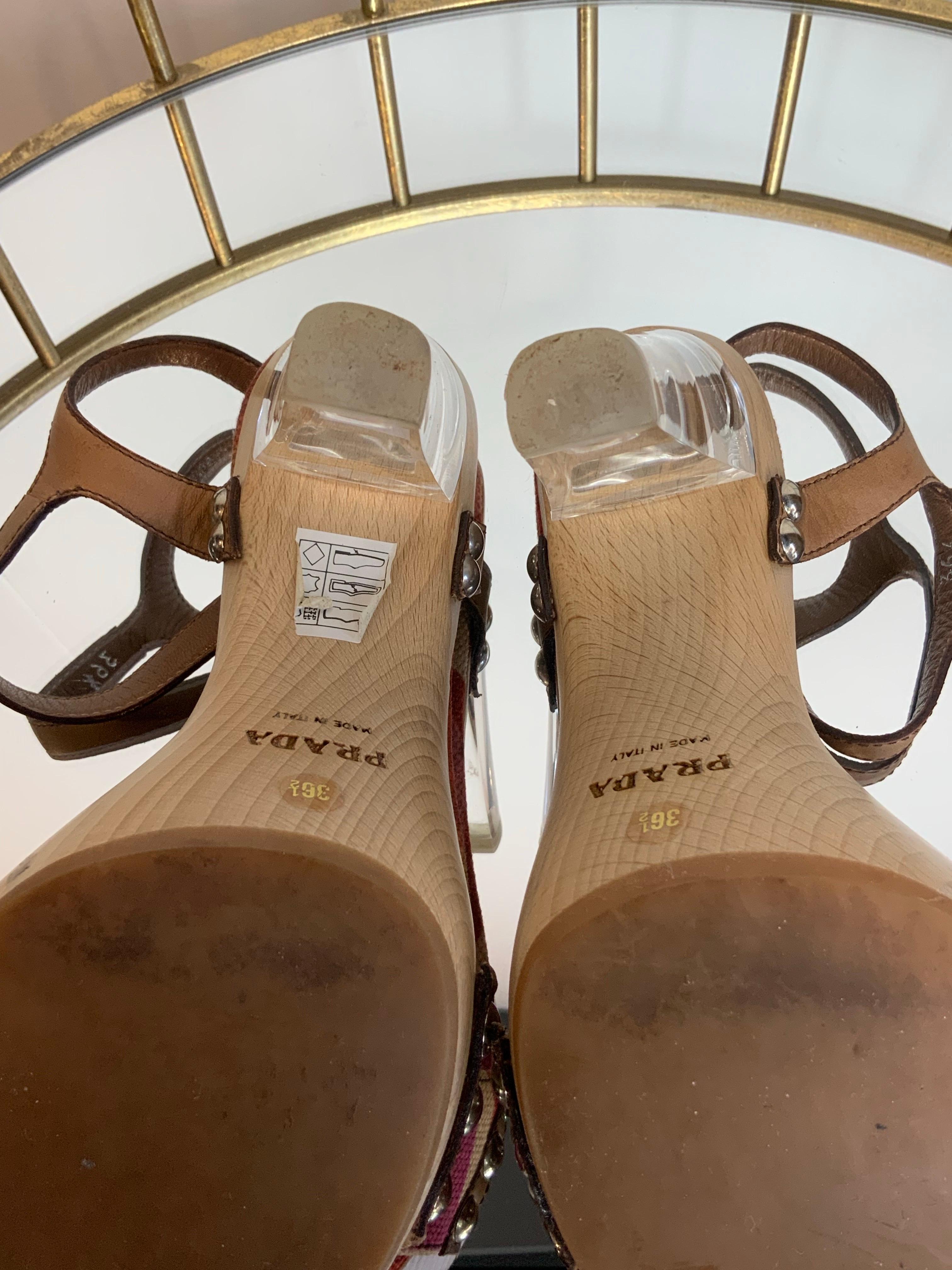 Sandali con tacco alto di Prada in vendita 2