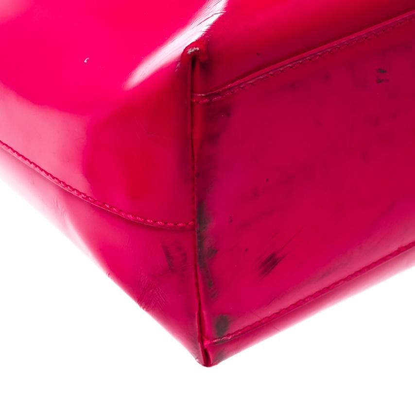 Prada Hot Pink Patent Leather Clear Handle Tote In Fair Condition In Dubai, Al Qouz 2