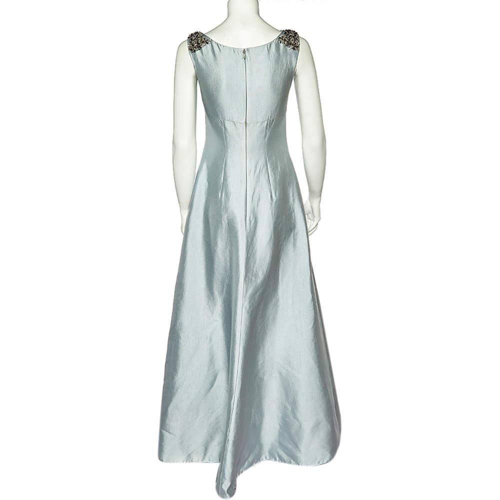 Minimal, clean-cut silhouettes with just enough beautiful detailing are a signature of Prada, and this gown shows off the precise lines and fit so beautifully. It is a marvellous design, achieved by sewing silk and wool into a mesmerizing shape. The