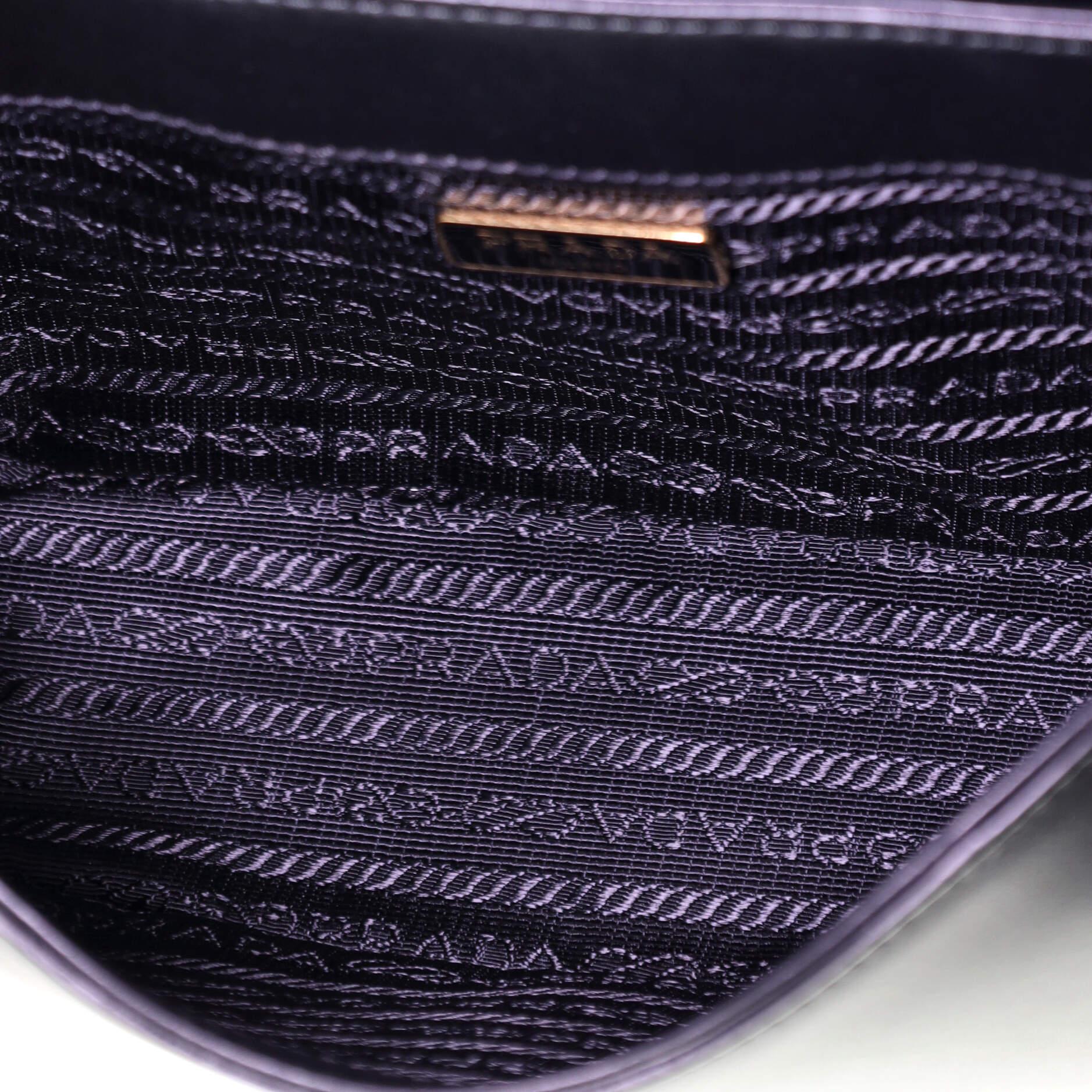 Prada Identity Flap Umhängetasche aus Vitello Leder von Prada 1
