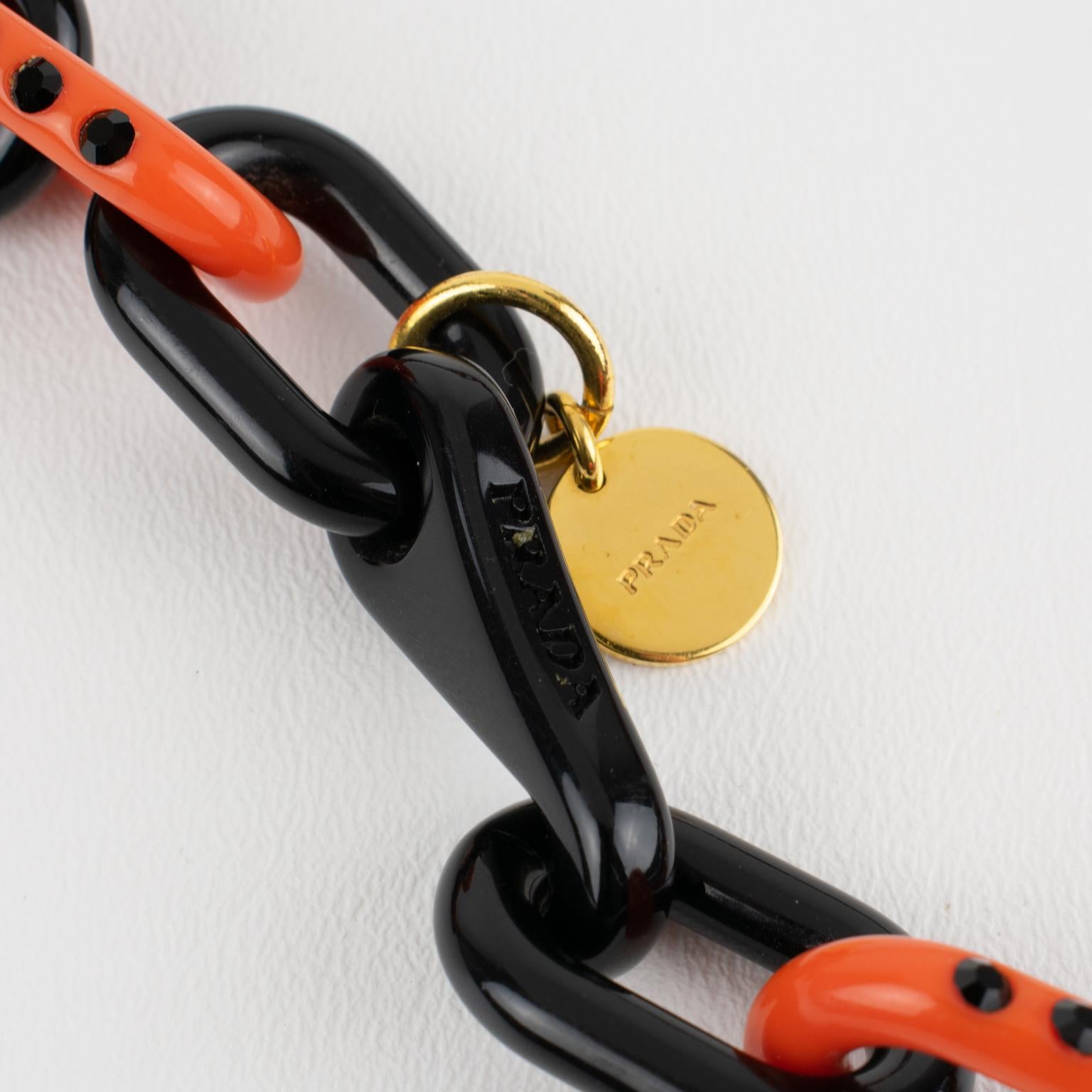 Prada, Italie, long collier de bijoux en résine bicolore en vente 6