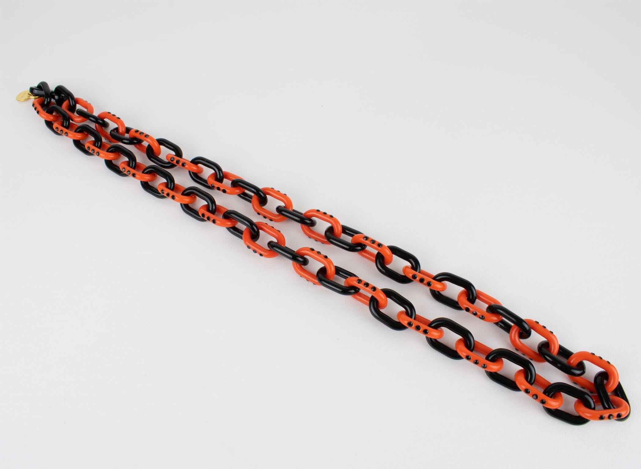 Prada, Italie, long collier de bijoux en résine bicolore en vente 3