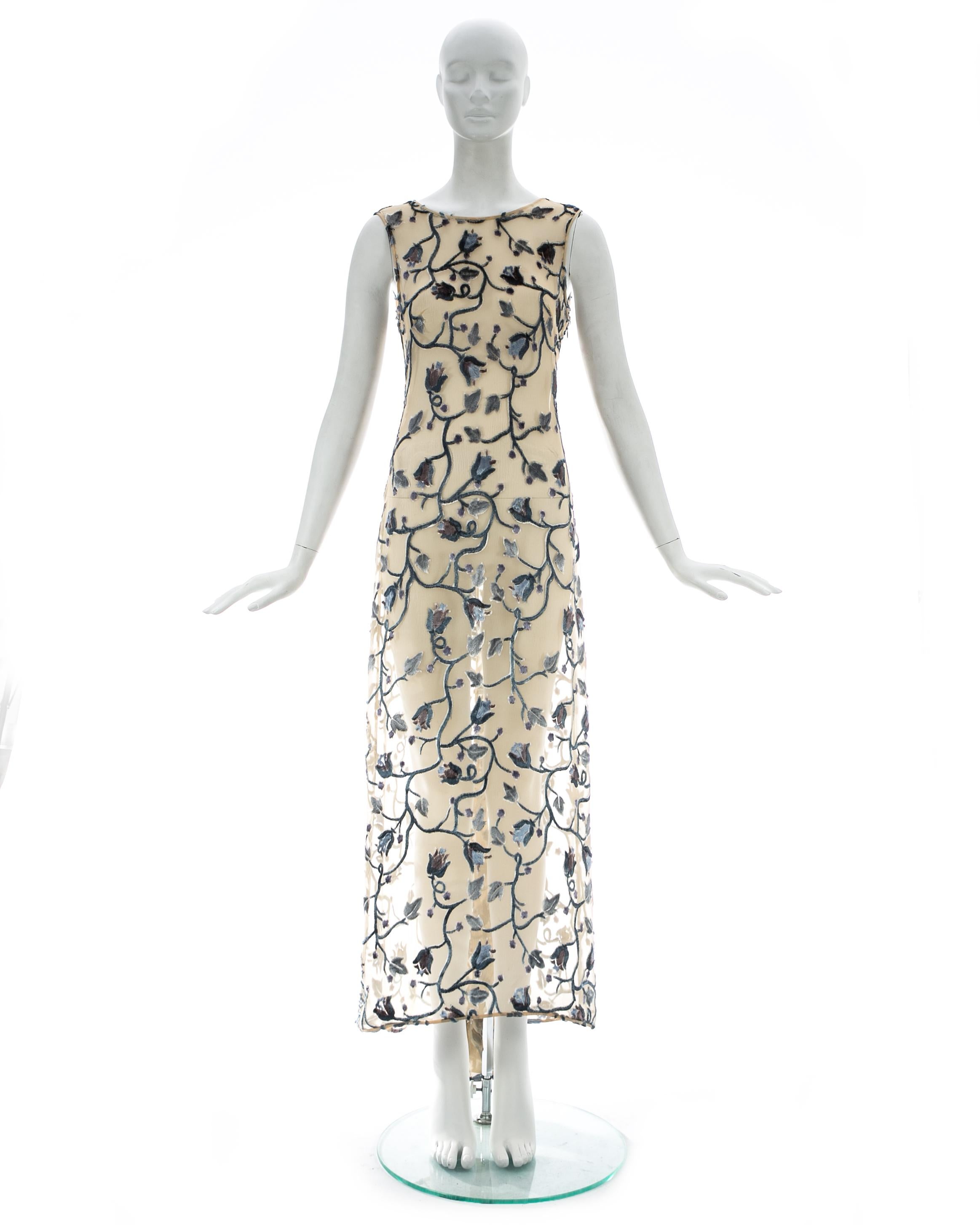Prada ivory silk devoré floral maxi dress with train and nude silk slip dress 

Spring-Summer 1997

*The first 2 images are worn without the nude slip dress
