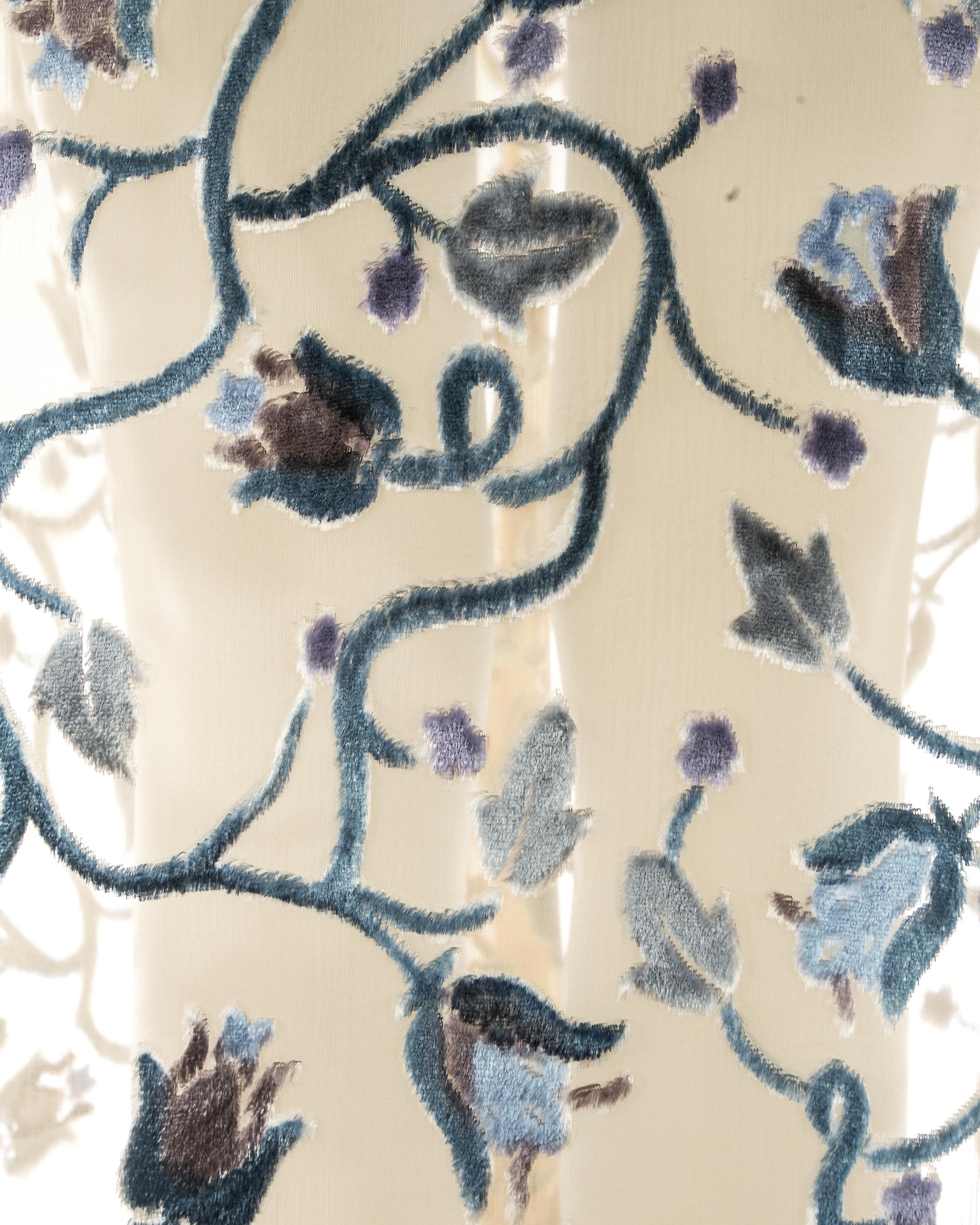 Robe longue à fleurs en soie dévorée ivoire avec traîne et slip Prada:: ss 1997 3