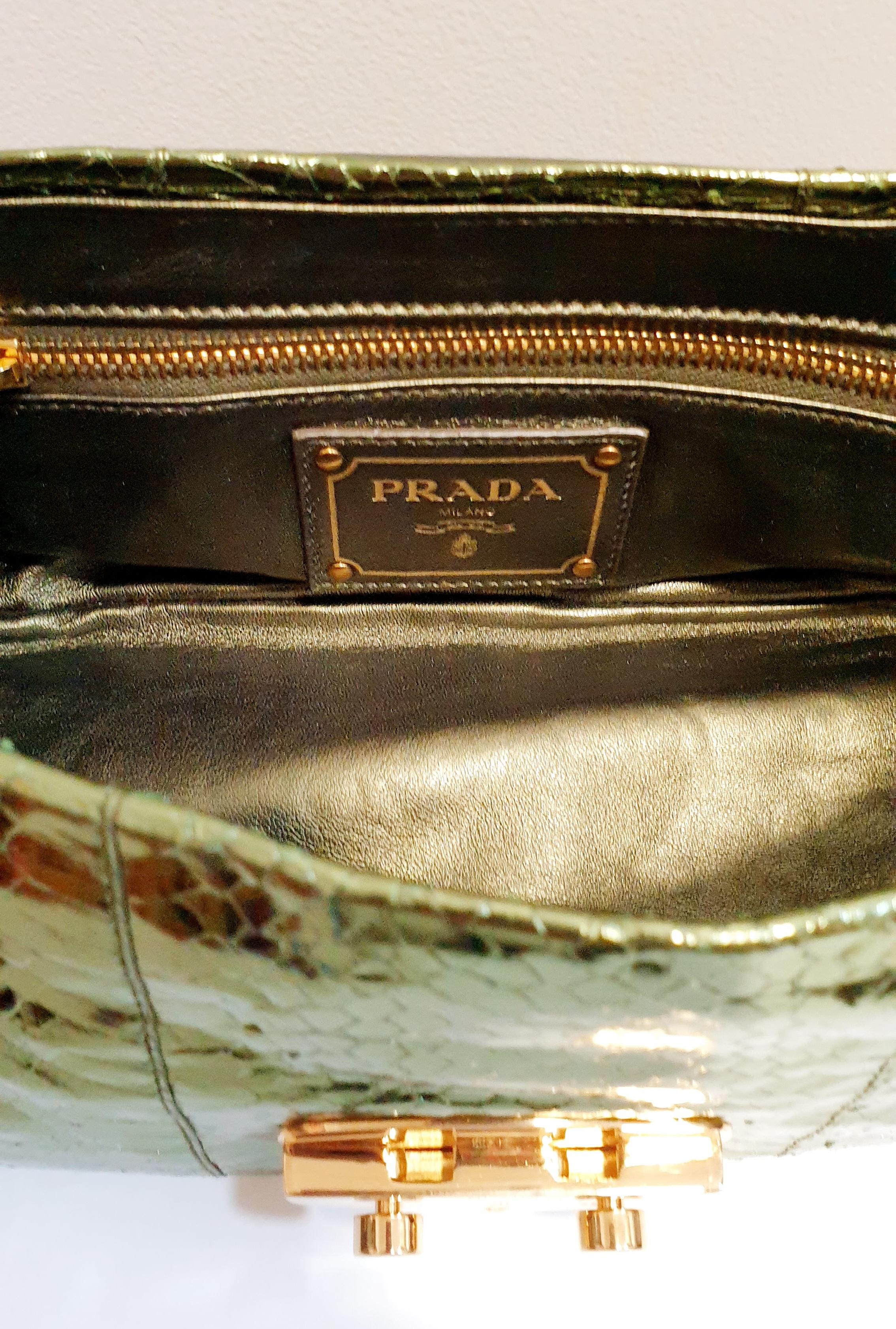 Prada Jeweled  green Phyton clutch bag In Excellent Condition In  Bilbao, ES