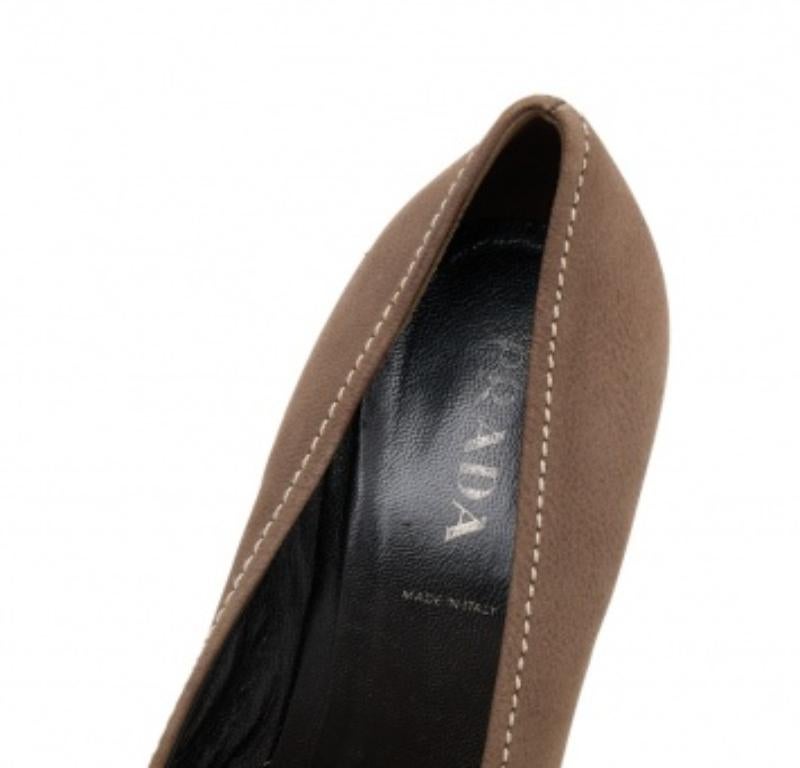 Prada Khaki Brown Stitch Leather Knot Pointed Toe Pumps Size 37.5 In Good Condition For Sale In Dubai, Al Qouz 2