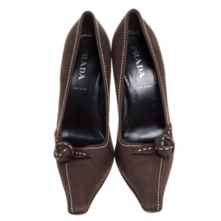 Prada Khaki Brown Stitch Nubuck Leather Knot Pointed Toe Pumps Size 36 In Good Condition For Sale In Dubai, Al Qouz 2