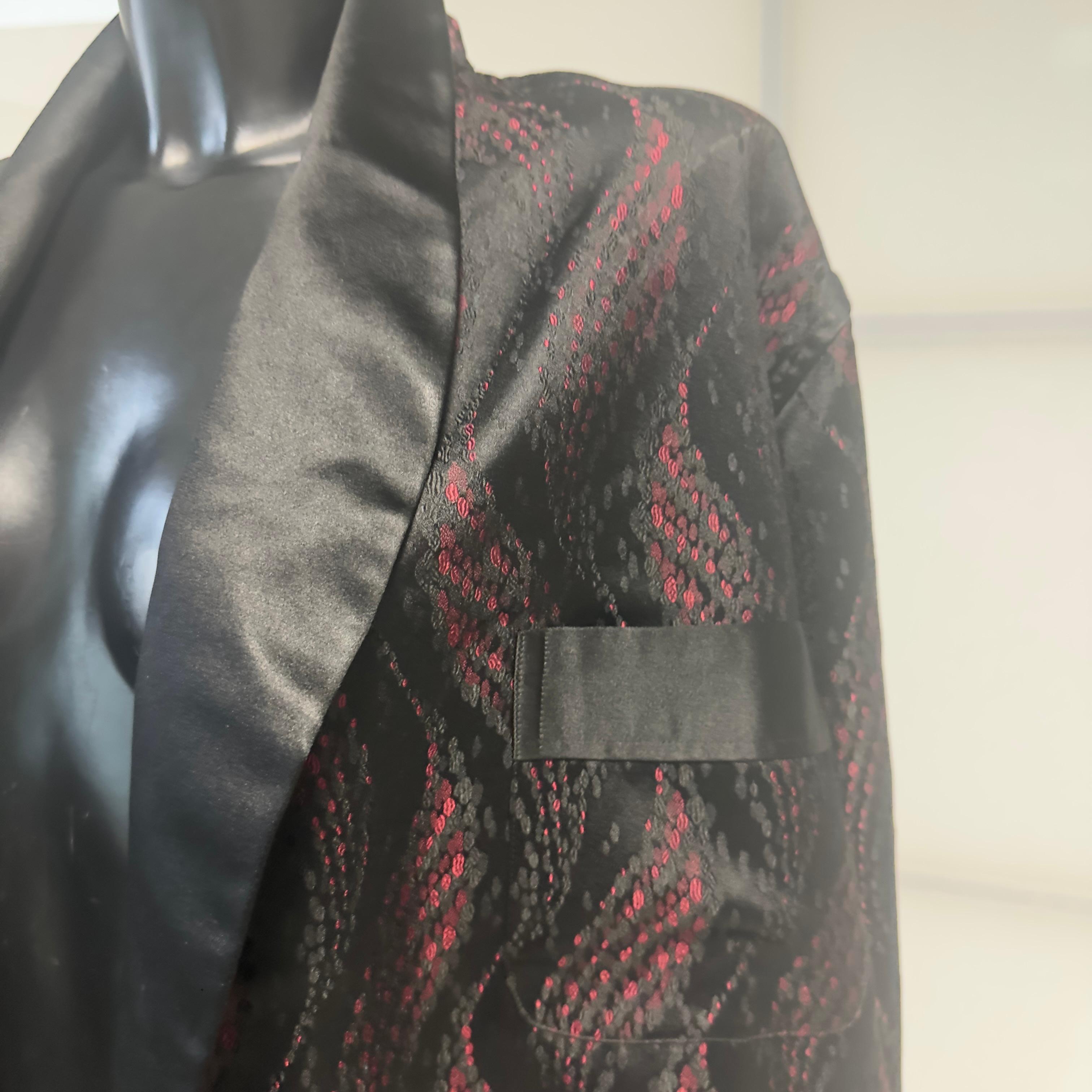 Black Manteau kimono Prada en jacquard de brocart noir et bordeaux - Collection 2018 en vente