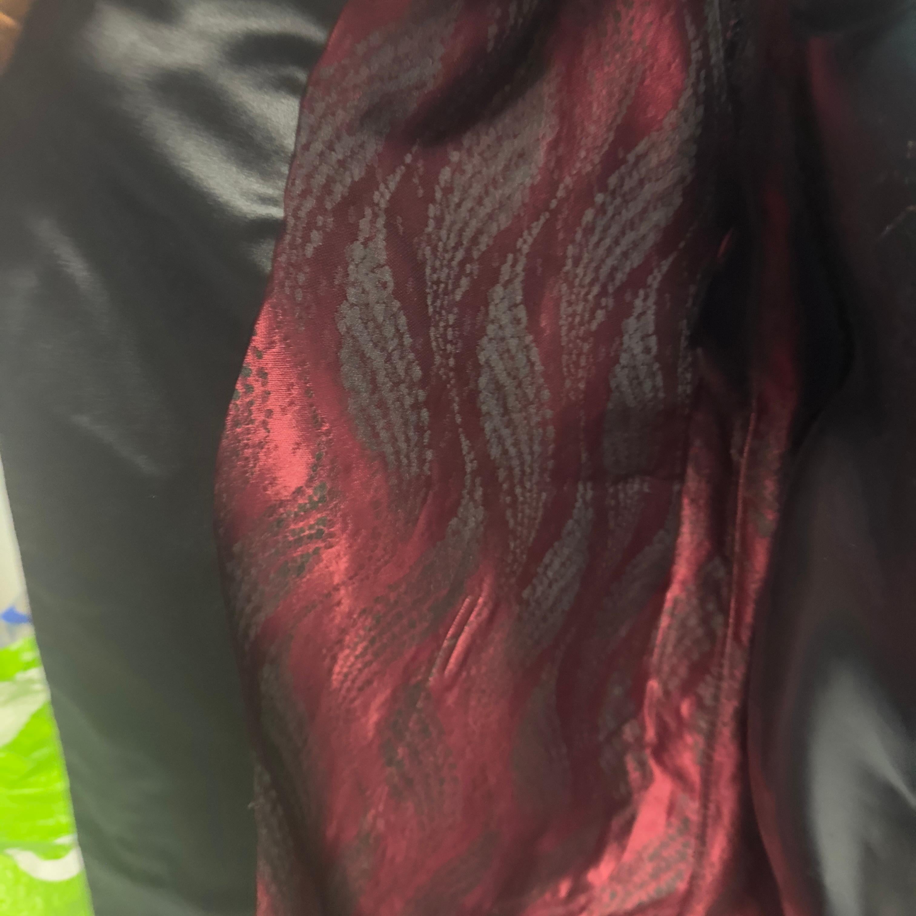 Manteau kimono Prada en jacquard de brocart noir et bordeaux - Collection 2018 en vente 3