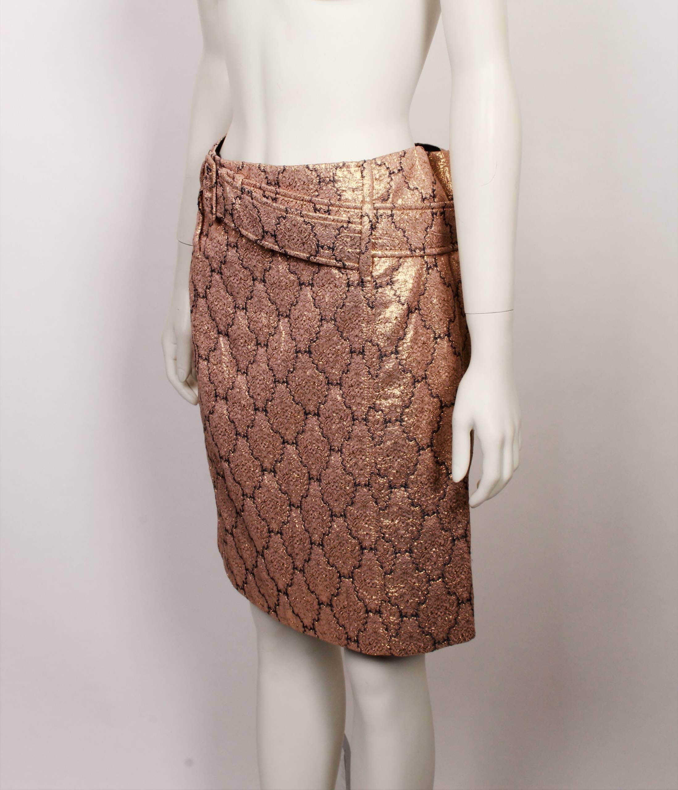 Statement Prada 1960's style skirt in gold wallpaper patterned textured Lame'.
A line silhouette with belt loops and waist/hip belt with self covered buckle. Invisible zip fastening. 
Made in Italy. Size 40.