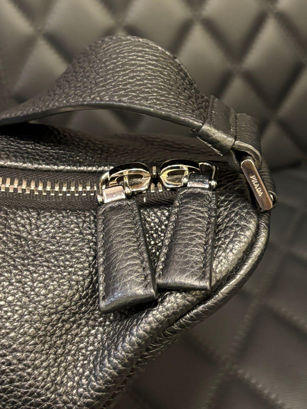 Women's or Men's Prada Large Vitello Daino Black Leather Triangle Bag For Sale
