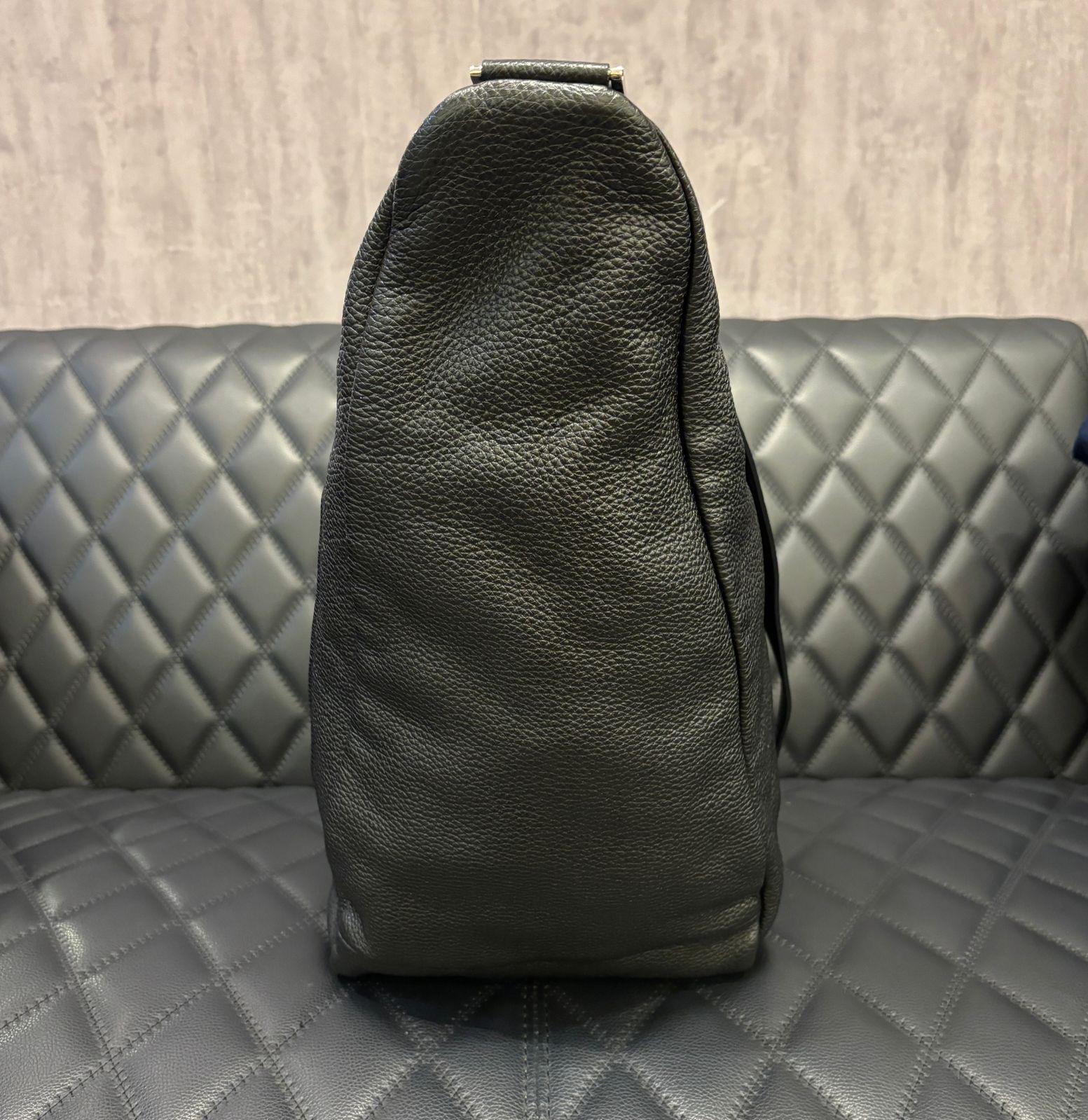 Prada Large Vitello Daino Black Leather Triangle Bag For Sale 2