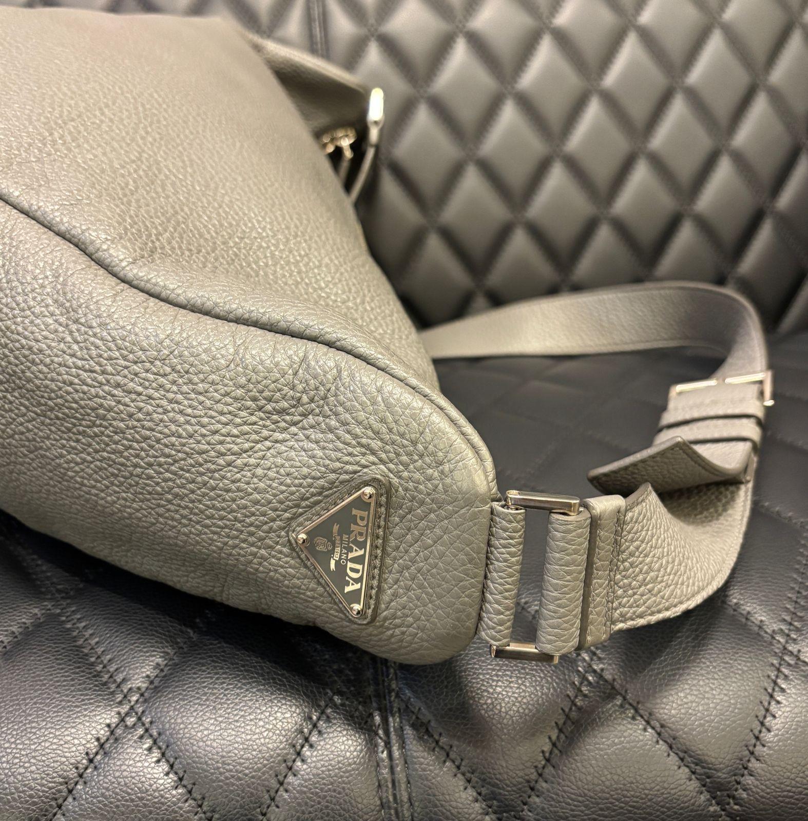 Women's or Men's Prada Large Vitello Daino Grey Leather Triangle Bag For Sale