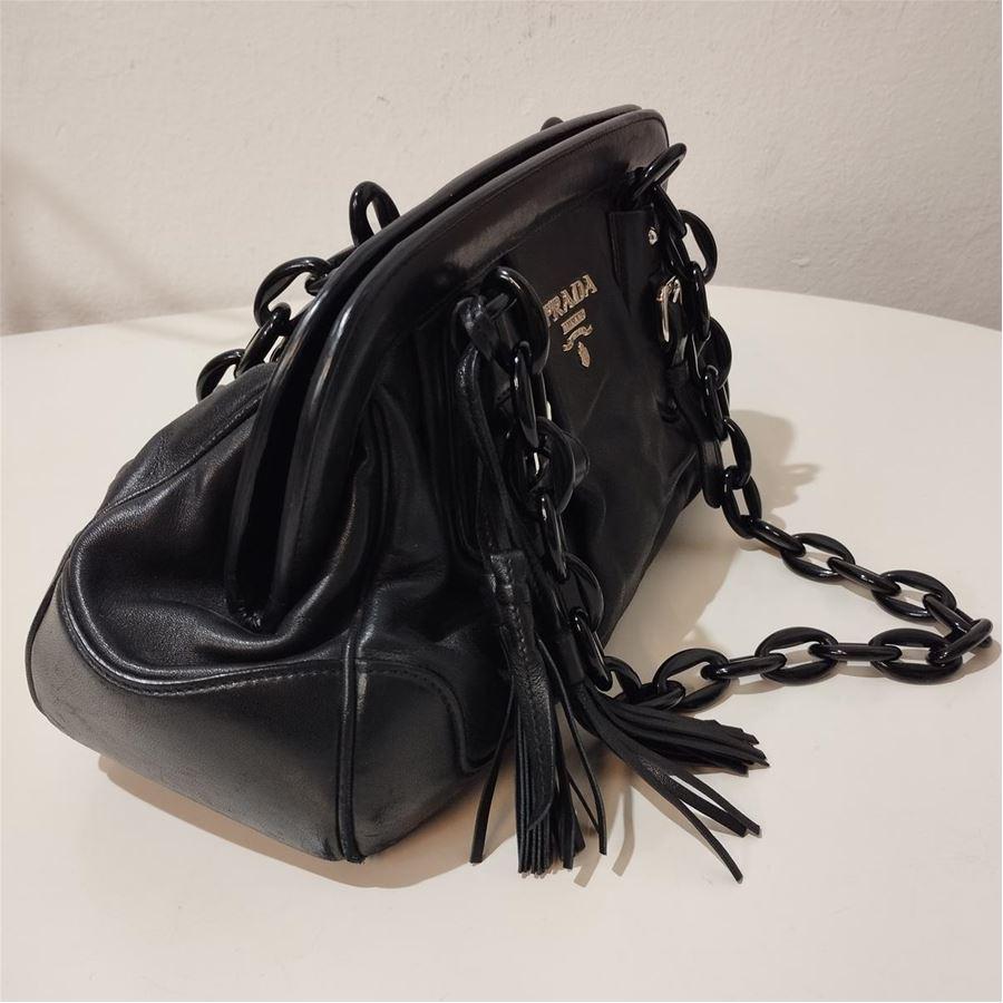 Calf leather Black color Two resin handles 2 Internal pockets, one zipped Cm 33 x 19 x 11 (12,99 x 7,4 x 4,33 inches) Fair conditions, signs on angles and bottom