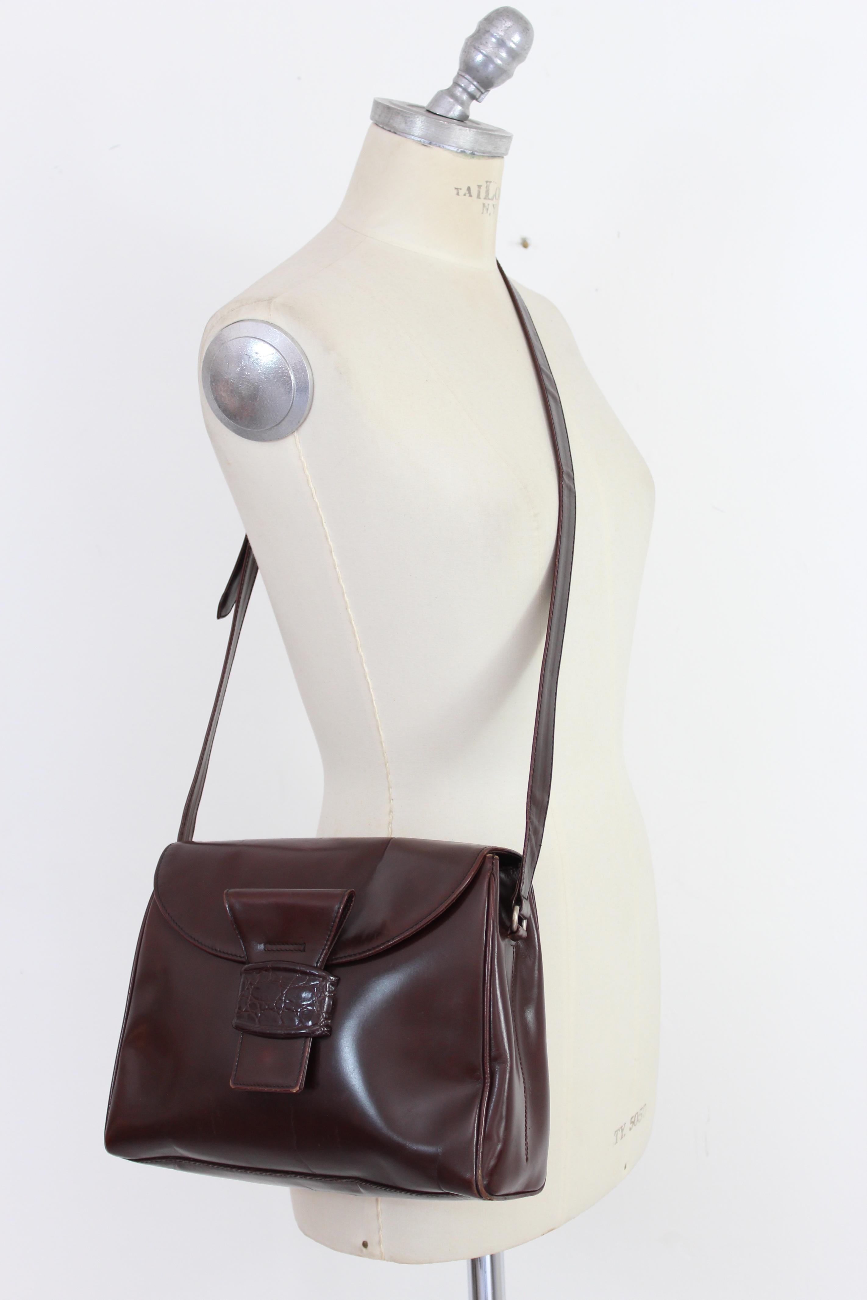 Prada 90s vintage bag. Shoulder bag with adjustable shoulder strap. Square rigid model, brown color, 100% leather. Clip button closure, inside pocket with zip closure. Made in Italy.

Condition: Very Good

This item has been used and is in excellent