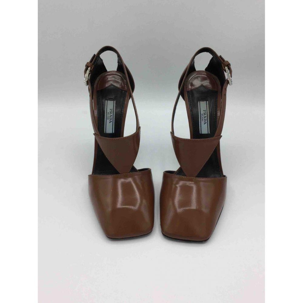 Prada Leather Heels in Brown

Prada shoe in light brown leather, open at the hips, strap closure and fully perforated metal heel. Length of the insole 24 cm and heel 12 cm The shoe measures 37 and comes with dustbag and original box.
Packaging: