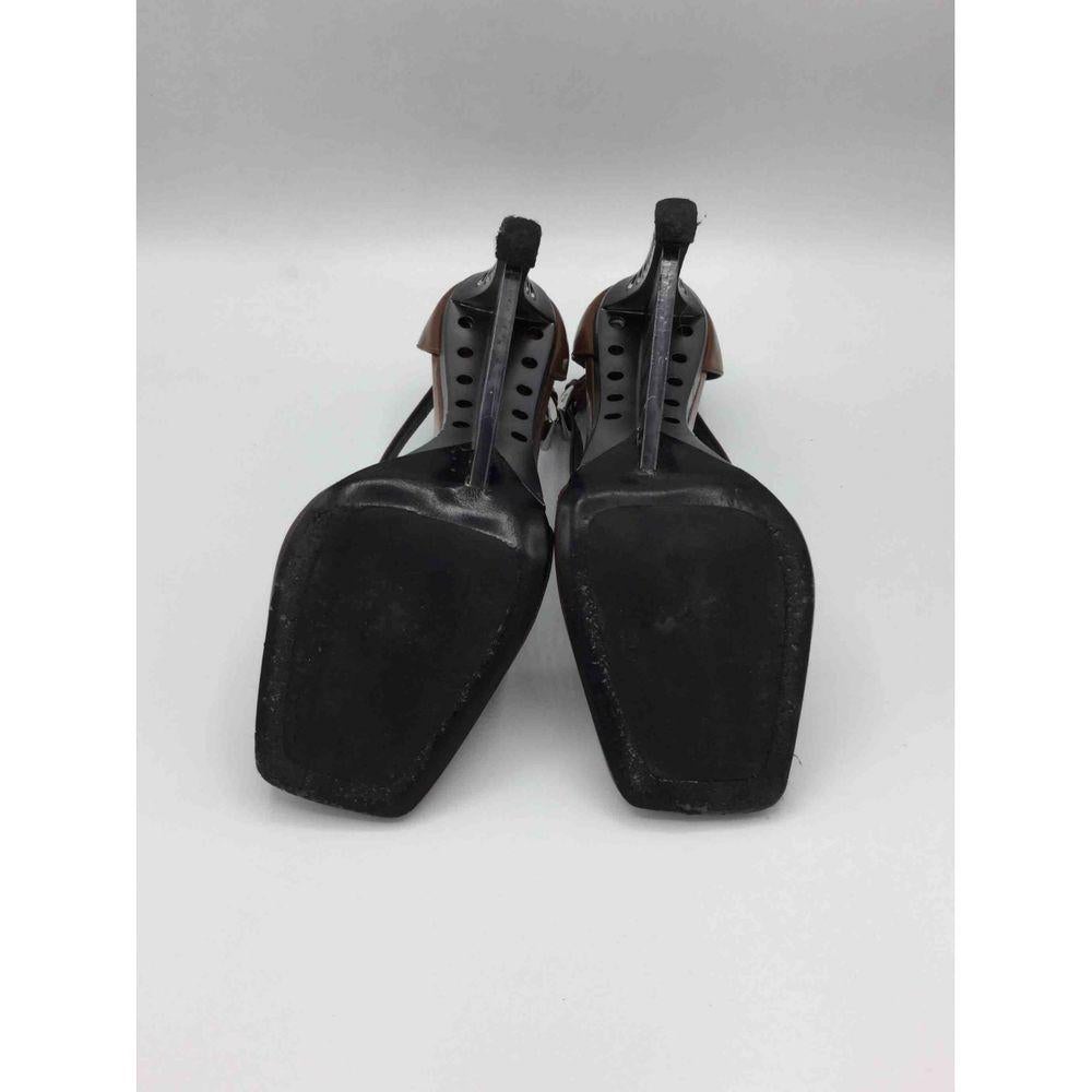 Prada Leather Heels in Brown In Good Condition For Sale In Carnate, IT