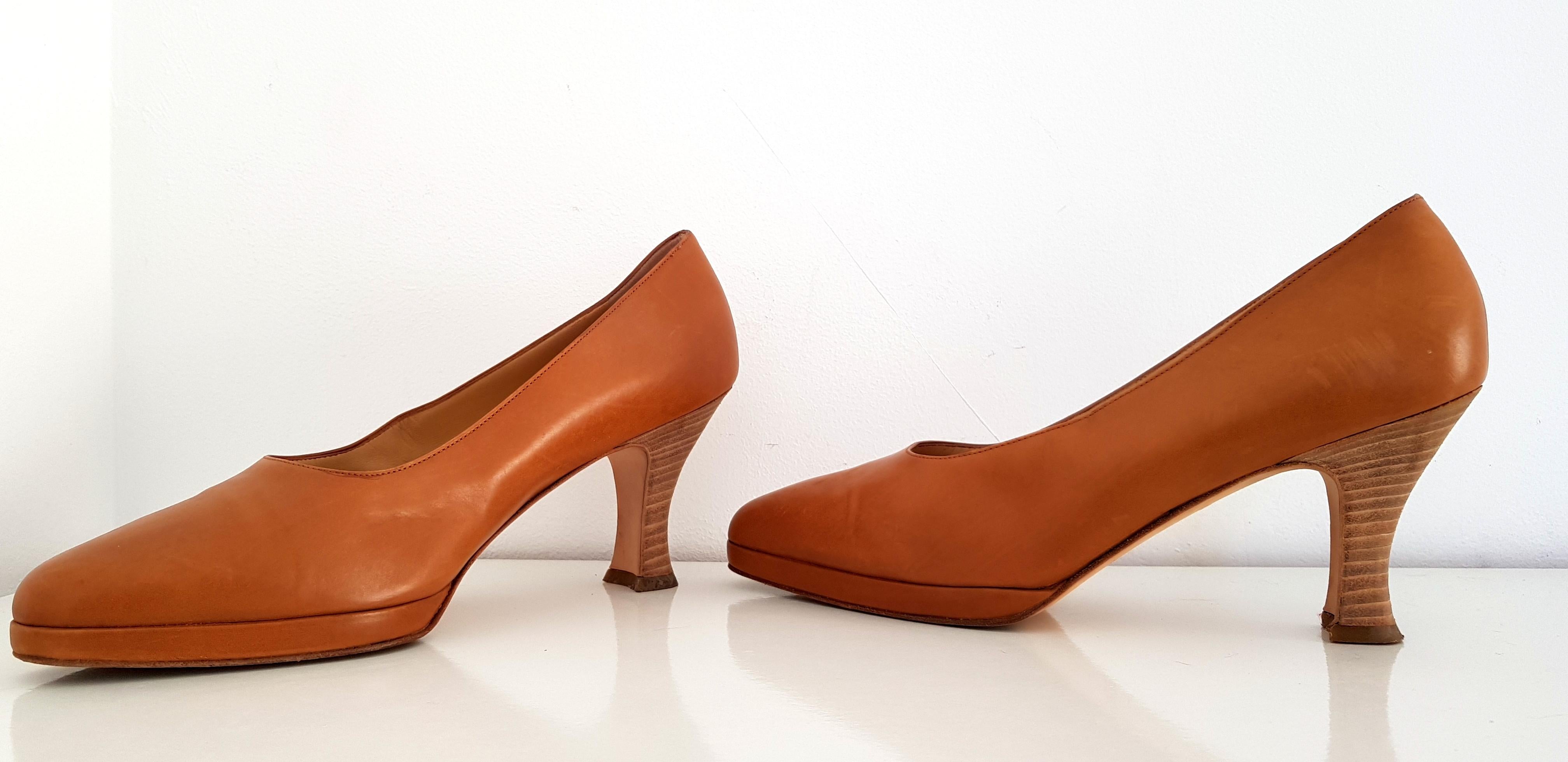 Prada Leather Heels. 
Color Camel
Heel height: 8 cm
Conditions: Medium
Size 40
Made in Italy