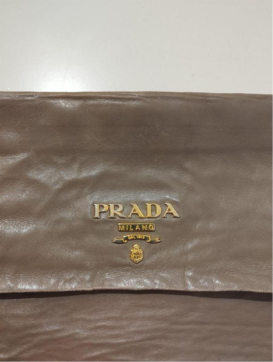 Prada Leather pochette size Unica In Excellent Condition For Sale In Gazzaniga (BG), IT