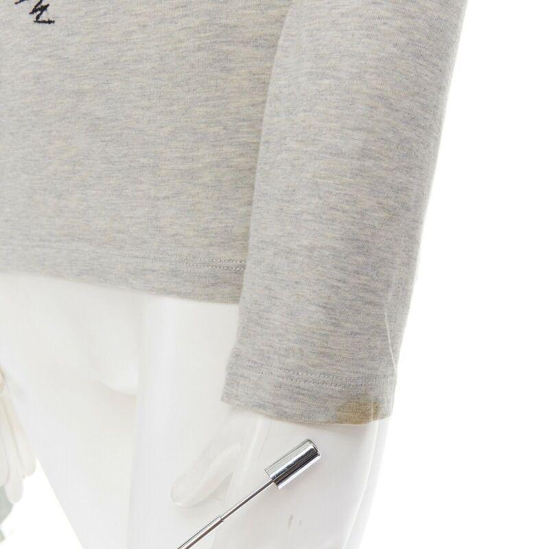 PRADA - Top à manches longues gris dégradé embelli par un robot en cuir XS en vente 5