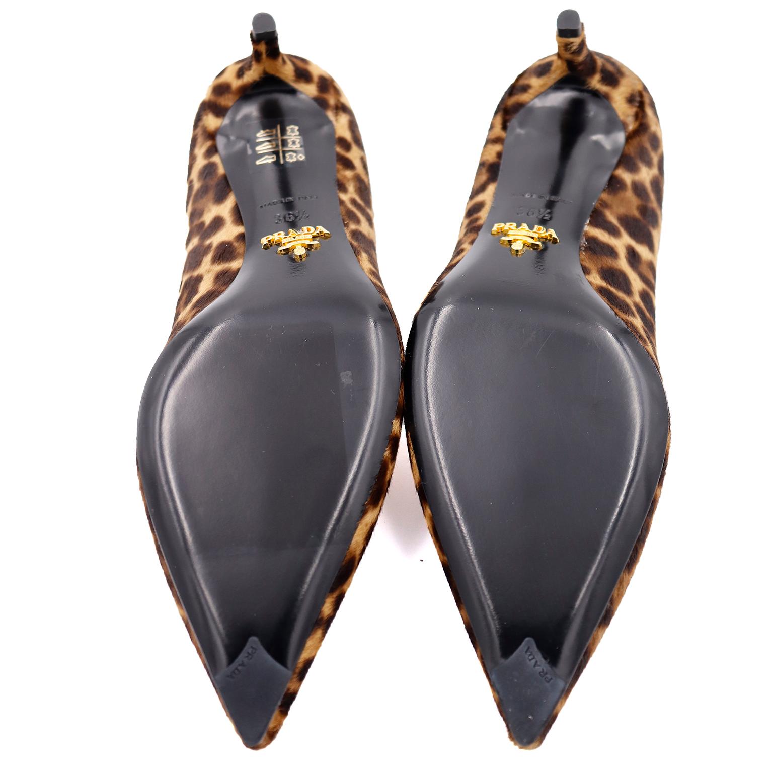 Prada - Chaussures à talons en fourrure de poney imprimé léopard avec boîte et sacs d'origine 5
