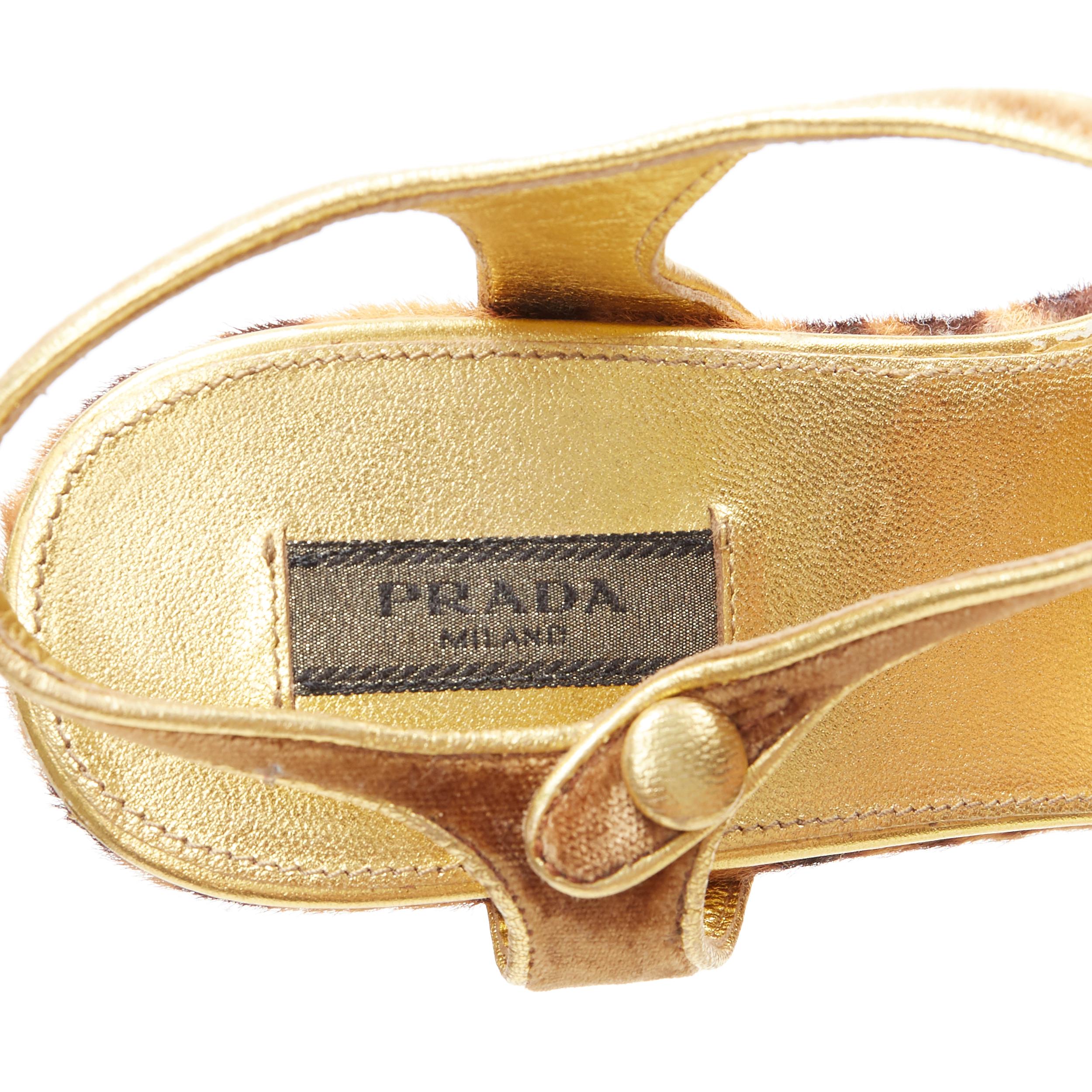 PRADA tacón de cuña de plataforma con correa de terciopelo dorado y pelo de poni con estampado de leopardo EU36.5 5