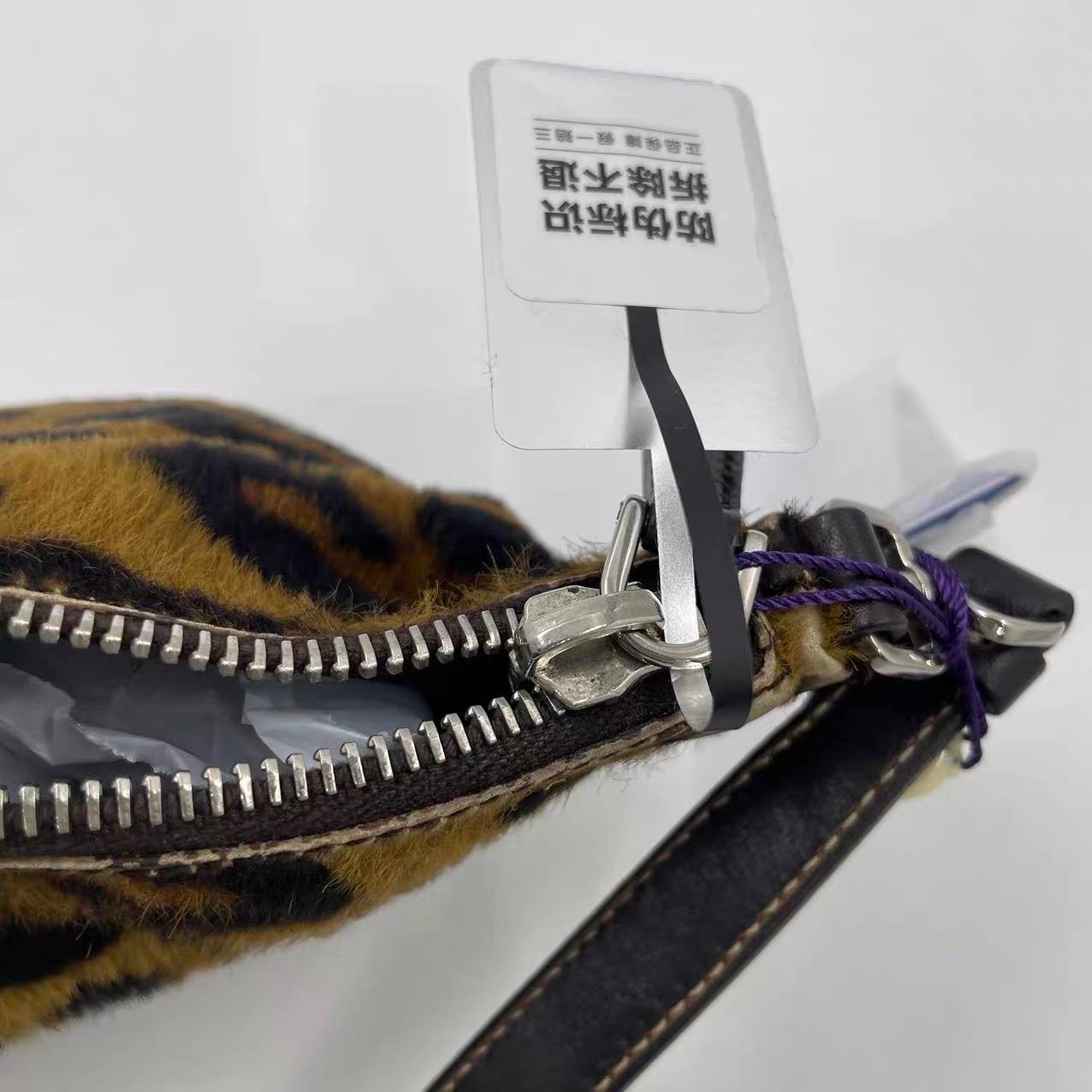 Prada Leopard Print Pony-style Calfskin Mini Clutch in vendita 14